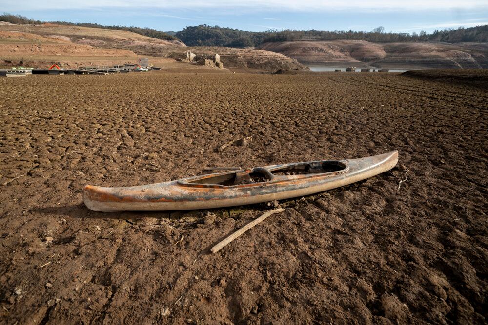 Vista del pantano de Sau, a 22 de enero de 2024, en Barcelona. (Lorena Sopêna / Europa Press)