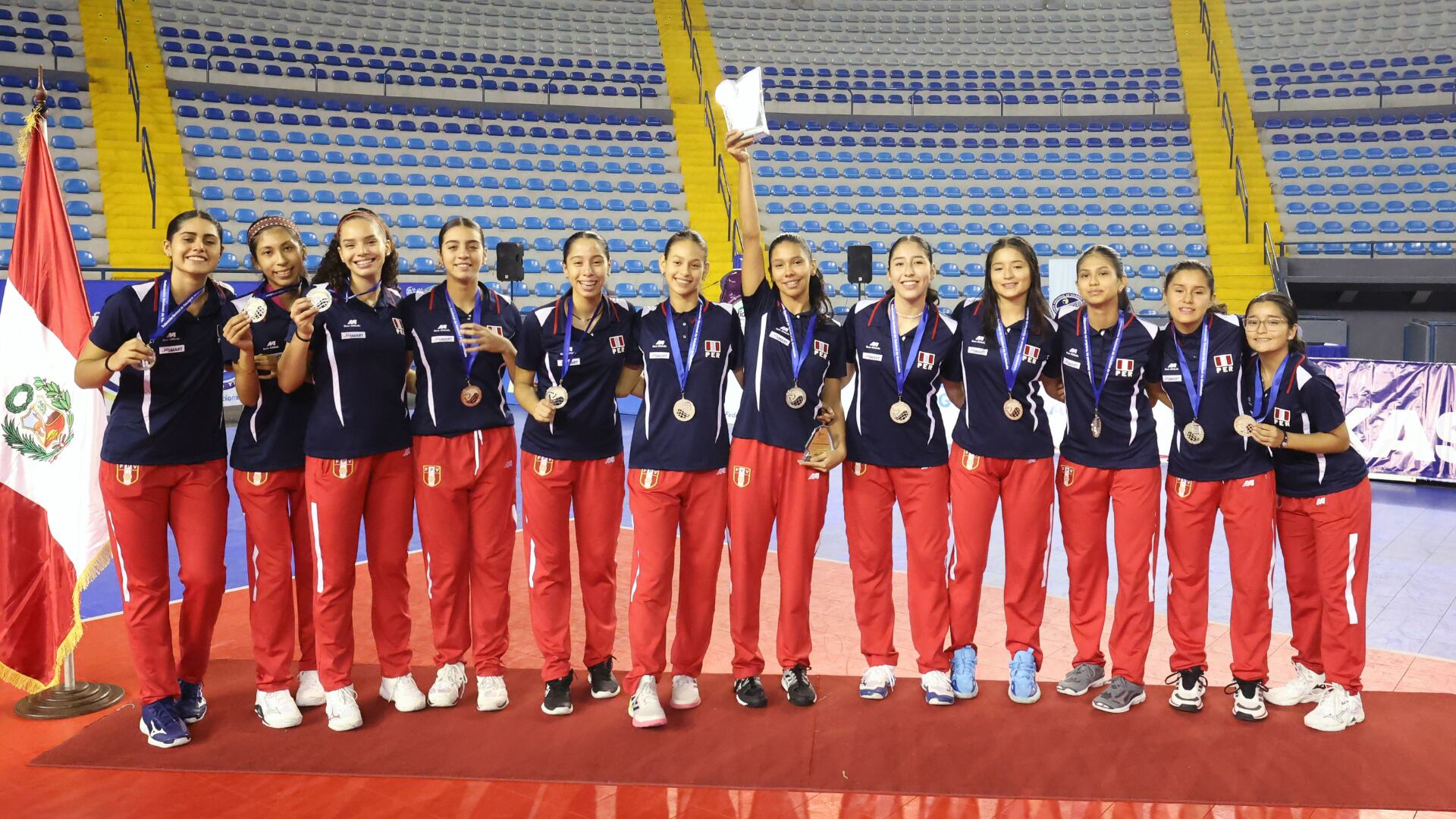 La selección peruana sub 17 de vóley logró un meritorio subcampeonato en la Copa Panamericana de la categoría.