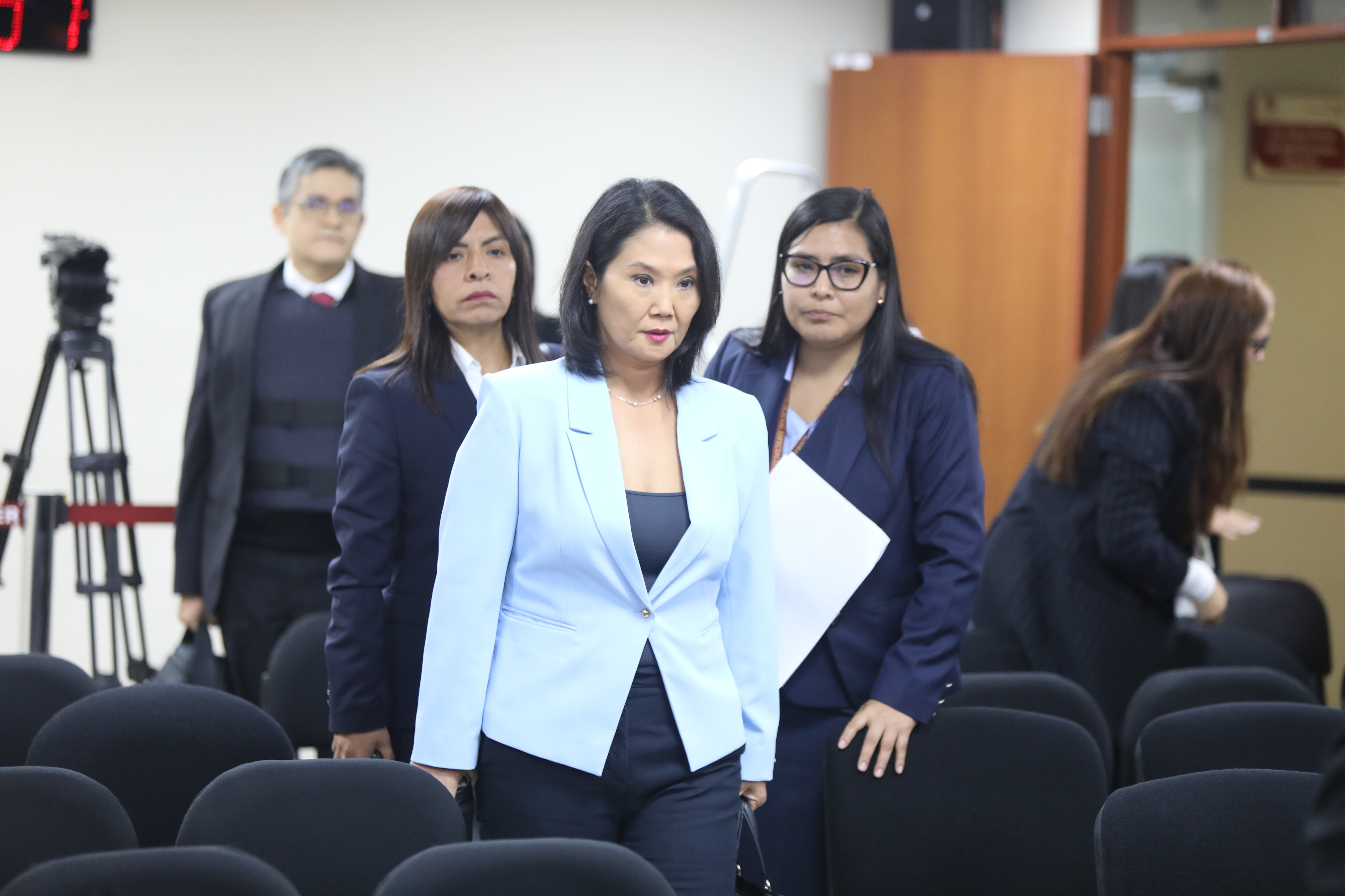 Detalles, incidencias, y personajes durante el primer día del juicio contra Keiko Fujimori y Fuerza Popular por el Caso Cócteles. Poder Judicial