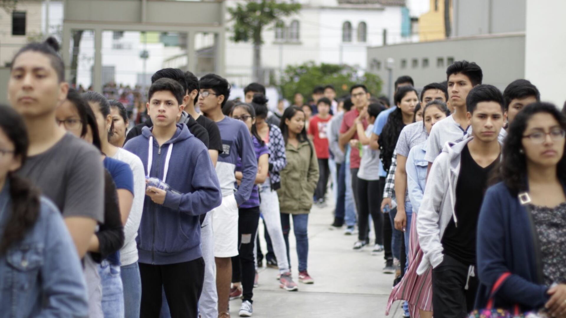 El Consejo Regional del Trabajo y Promoción del Empleo se reúne para abordar la crisis laboral que afecta a los jóvenes profesionales en Arequipa, buscando soluciones urgentes. (Andina)