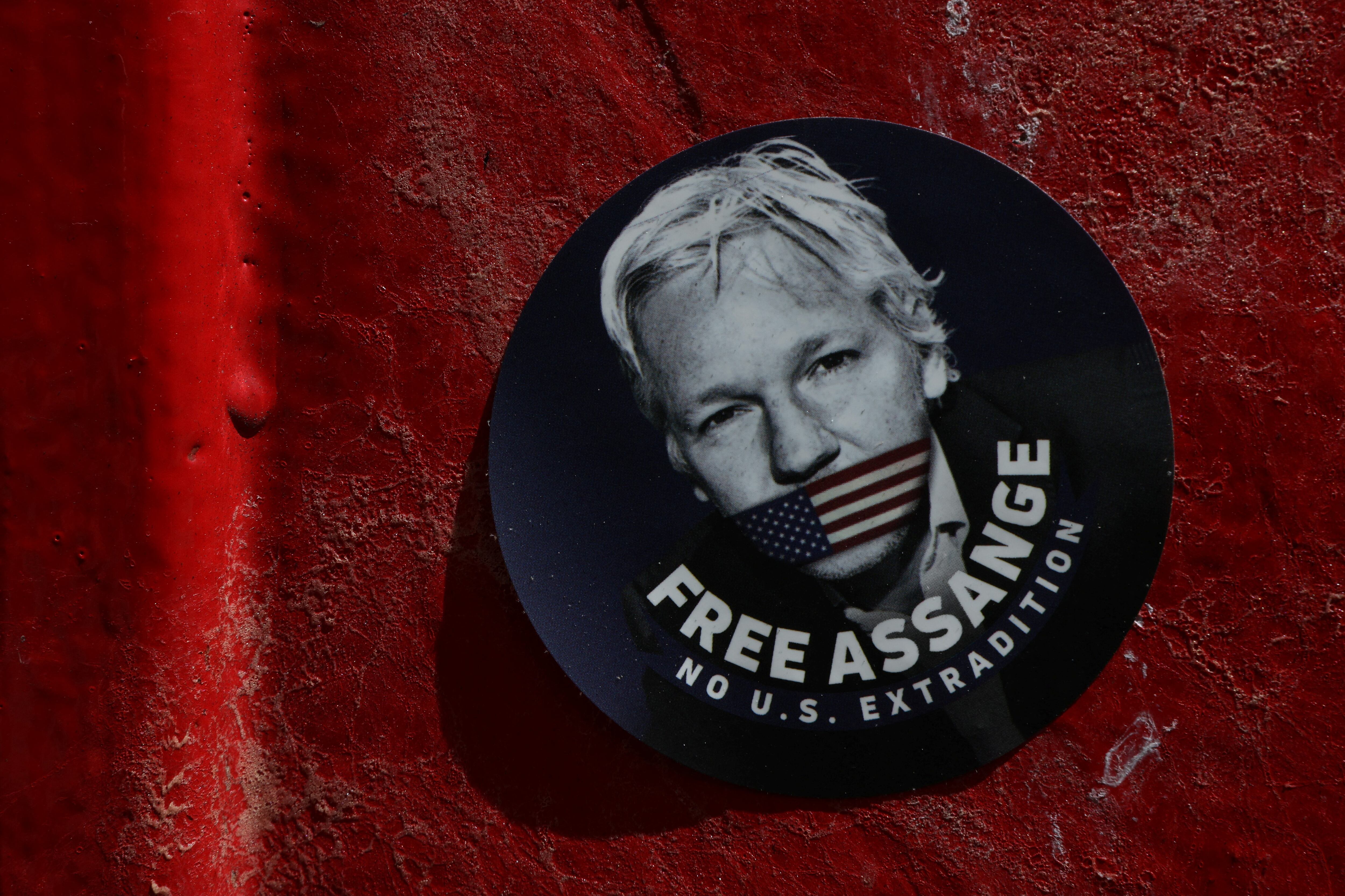 Las autoridades estadounidenses acusan a Assange de conspirar con Chelsea Manning. (REUTERS/Hollie Adams)