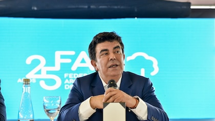 Pese al procesamiento por abuso sexual, Fernando Espinoza fue reelegido al frente de la Federación Argentina de Municipios