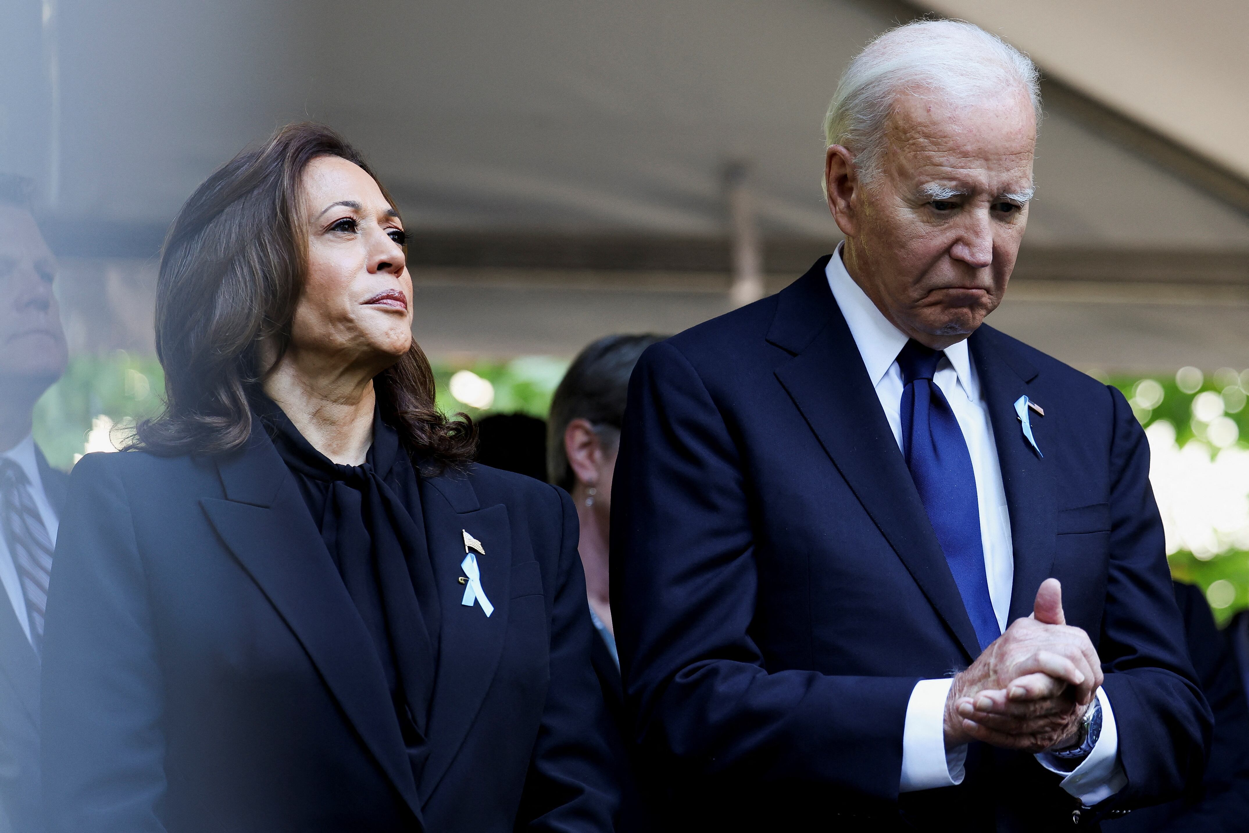 Harris y Biden en un momento de la conmemoración en Nueva York (REUTERS/Mike Segar)