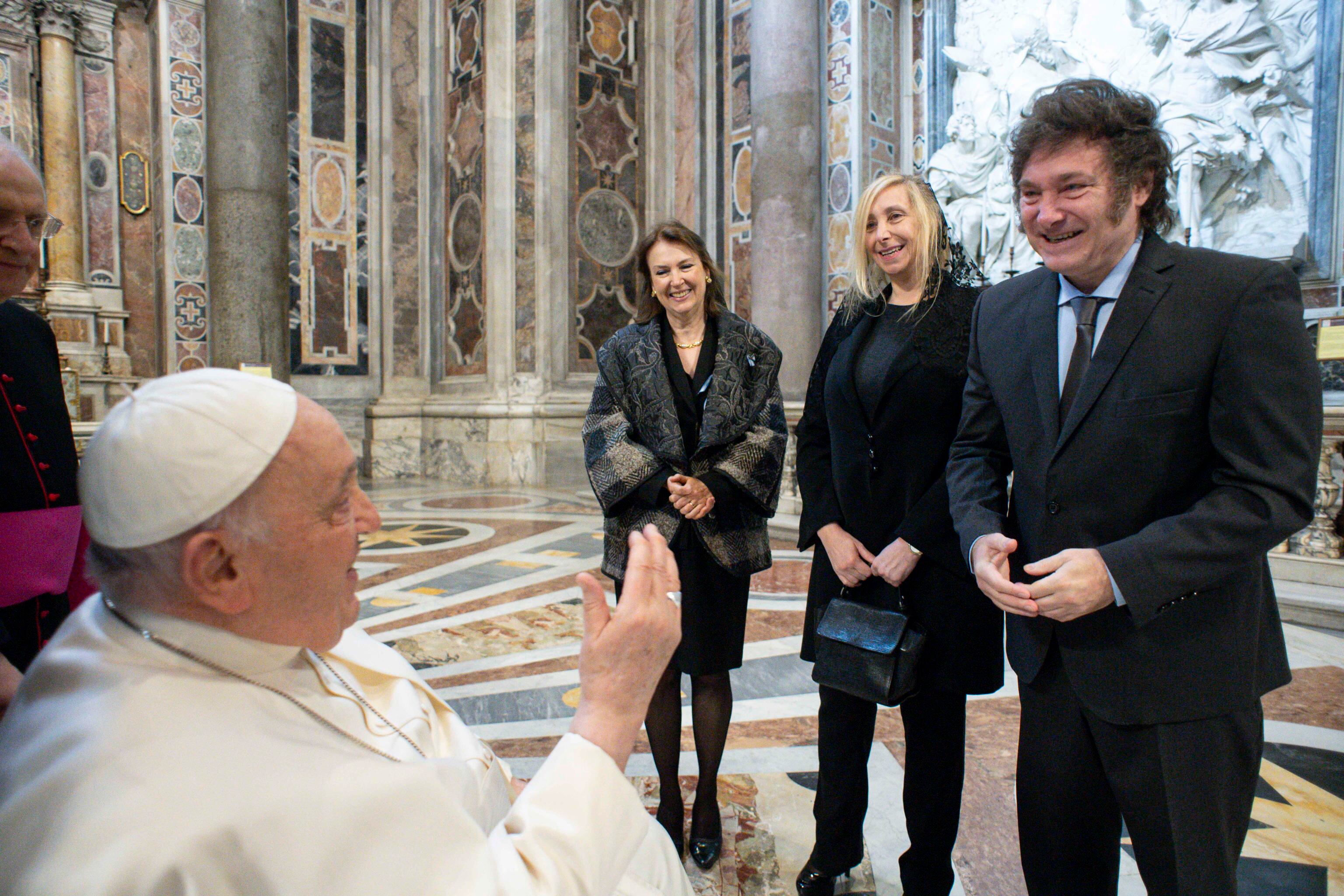 El papa Francisco y Javier Milei se reunieron en el Vaticano en el inicio de la gestión libertaria