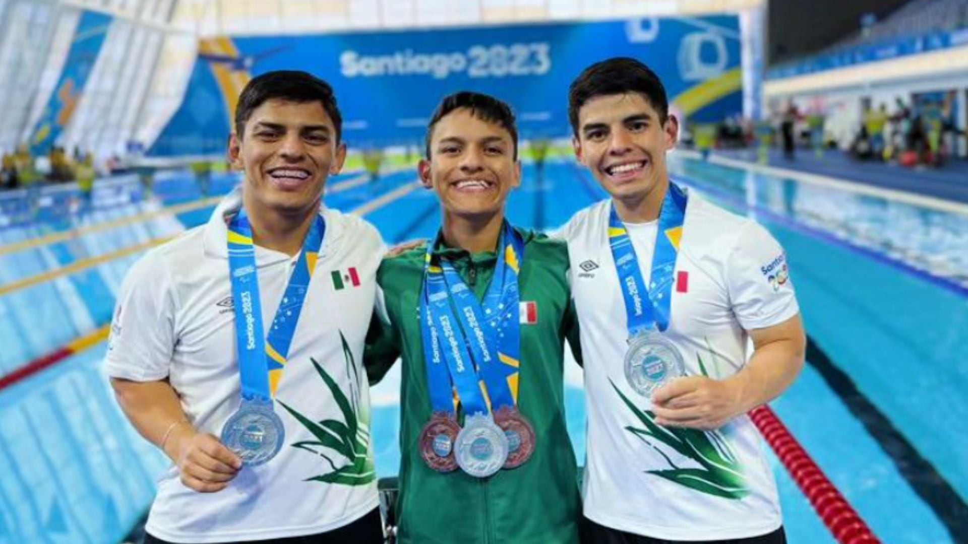 Raúl de 24 años, Juan José de 22 y Jesús Alberto 
Raúl Gutiérrez - Juan José Gutiérrez - Jesús Alberto Gutiérrez - Juegos paralímpicos parís 2024 natación