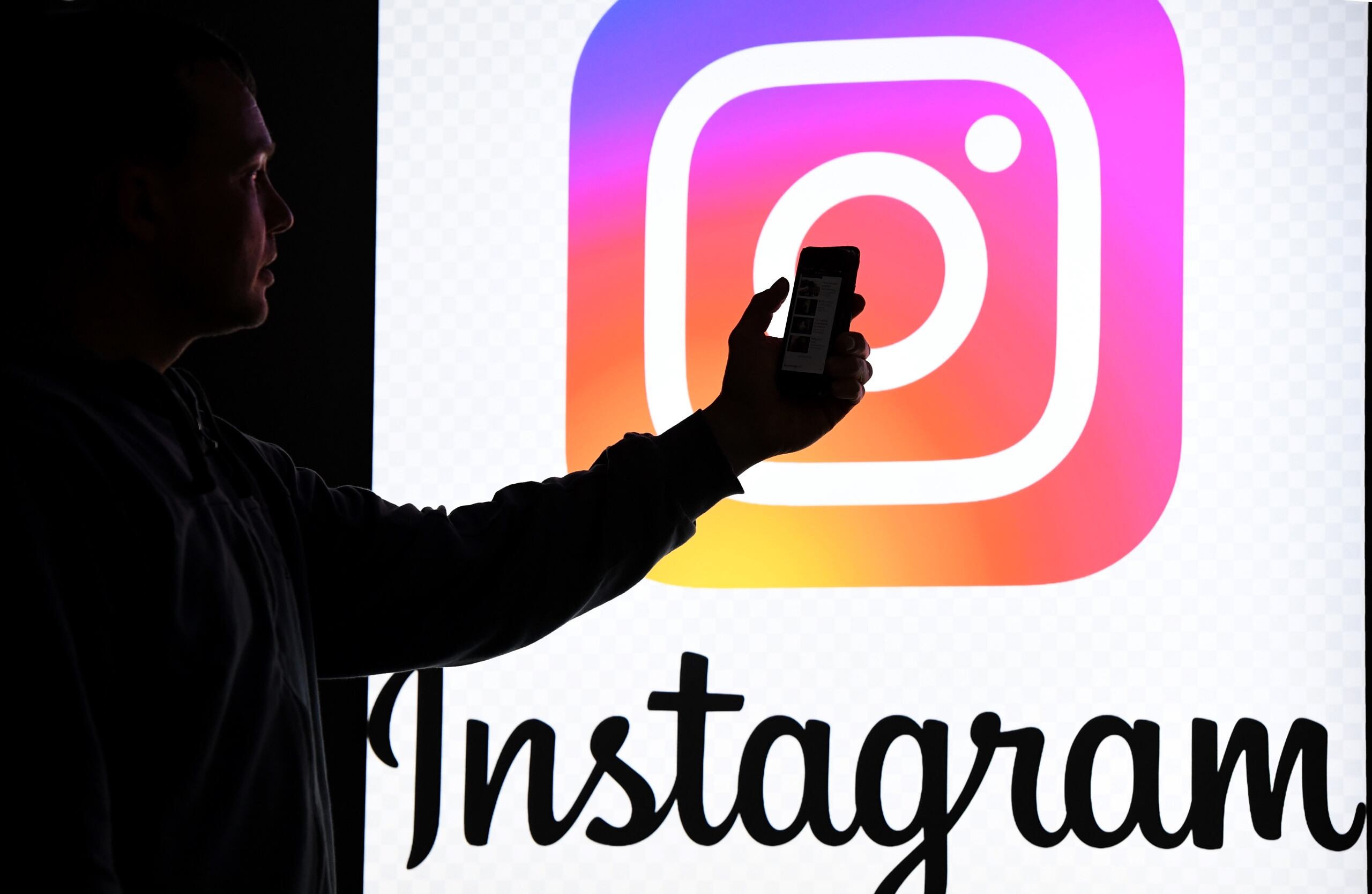 Instagram no tiene una herramienta para ver historias antiguas, por eso hay que recurrir a apliciones externas. (Carsten Rehder/dpa/Archivbild) 