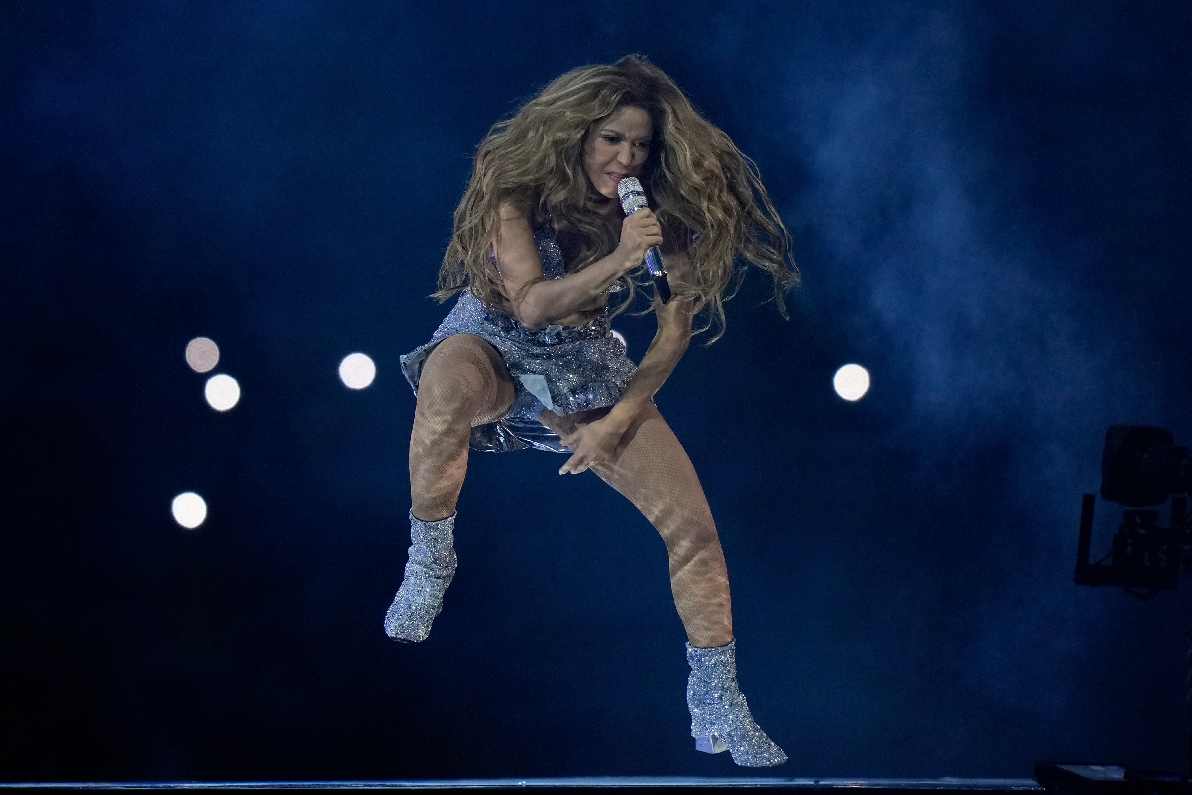 La cantante colombiana Shakira siempre está presente en las finales de fútbol - crédito Wilfredo Lee/AP