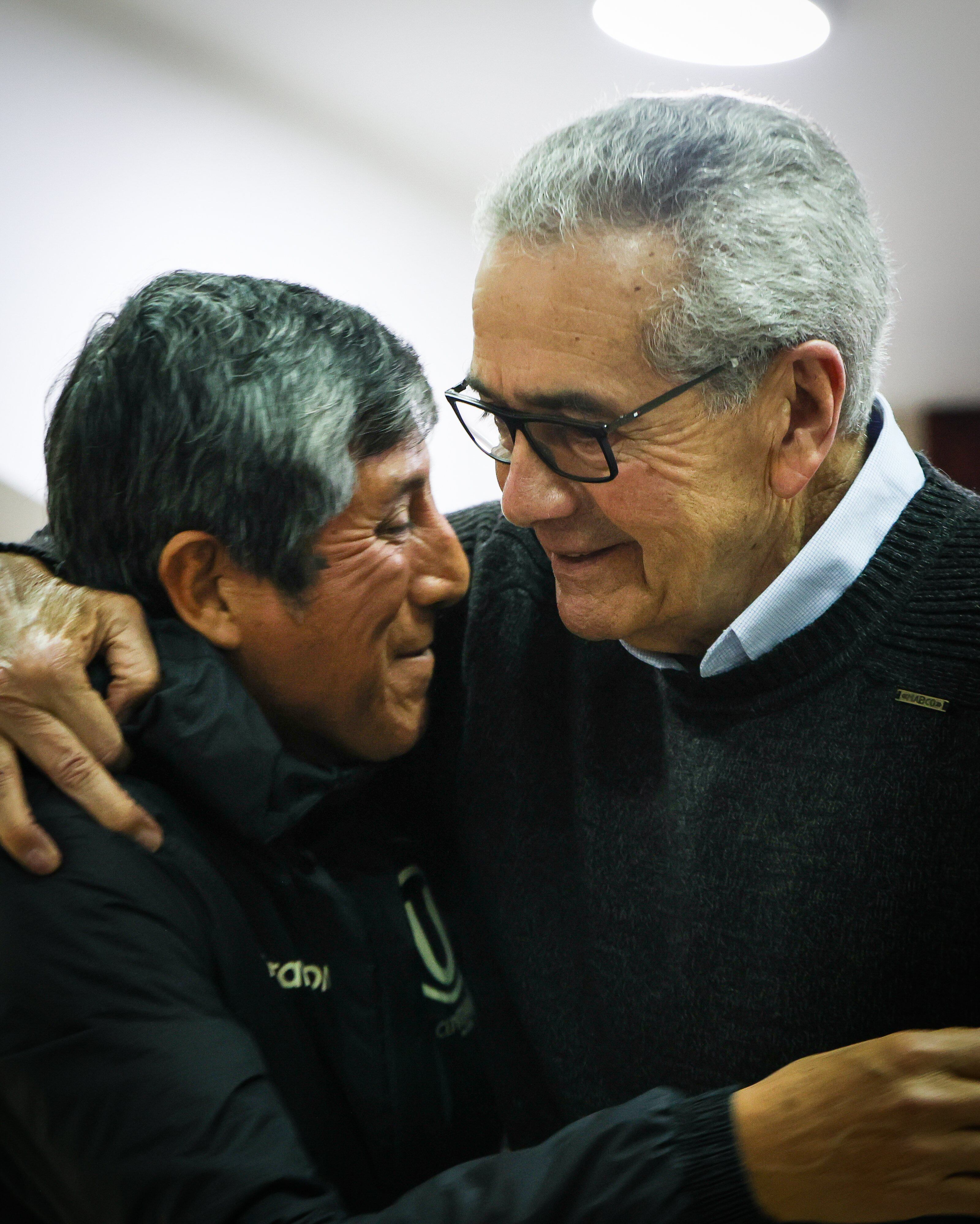 El profesor Gregorio Pérez estará presente en el partido entre Universitario y UTC.