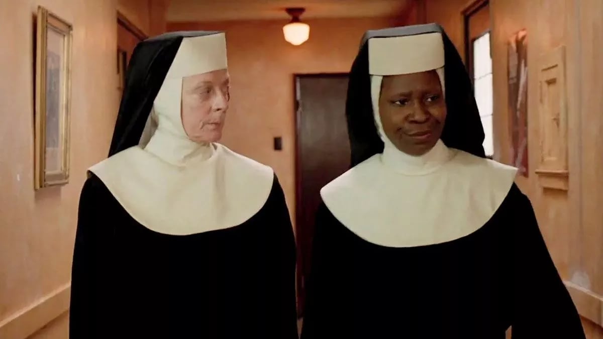 Maggie Smith y Whoopie Goldberg en 'Sister Act (Una monja de cuidado)'