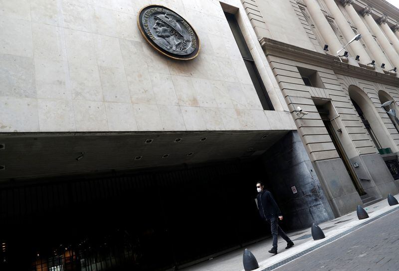 El frente de la Bolsa de Comercio de Buenos Aires, en el microcentro porteño. (REUTERS/Agustin Marcarian)