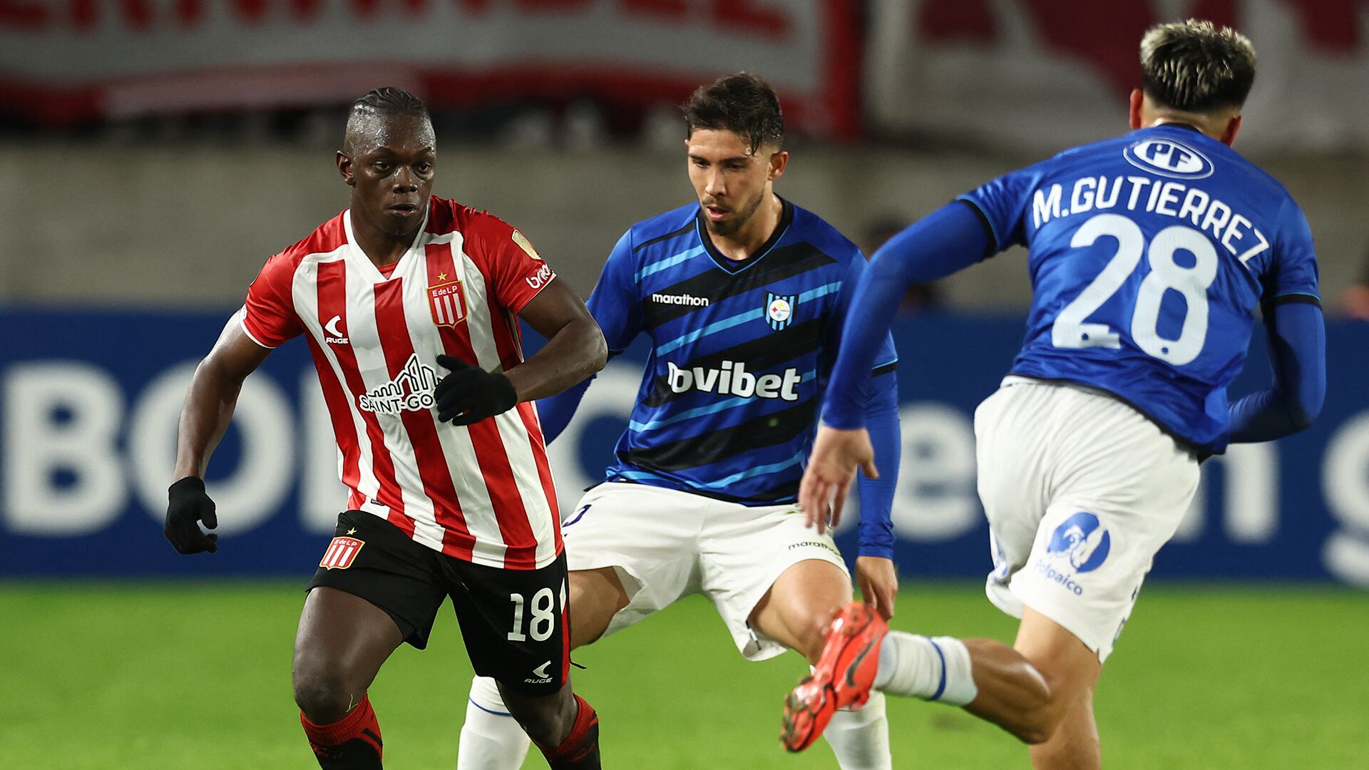 Estudiantes de La Plata-Huachipato, por la Copa Libertadores.