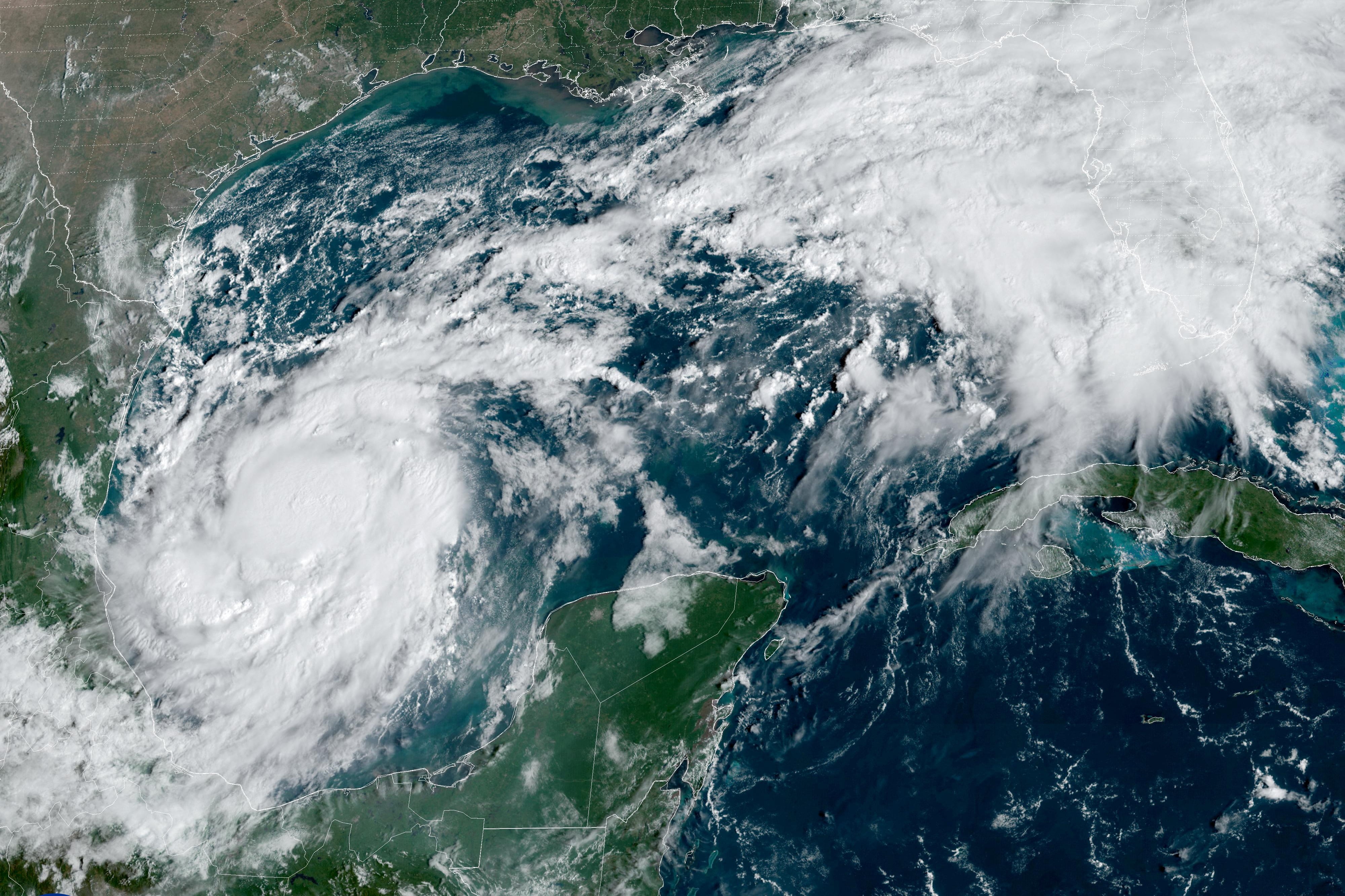 Una imagen satelital muestra la tormenta tropical Milton intensificándose y en camino a convertirse en huracán antes de su prevista llegada a tierra en Florida (CIRA/NOAA/Folleto vía REUTERS)
