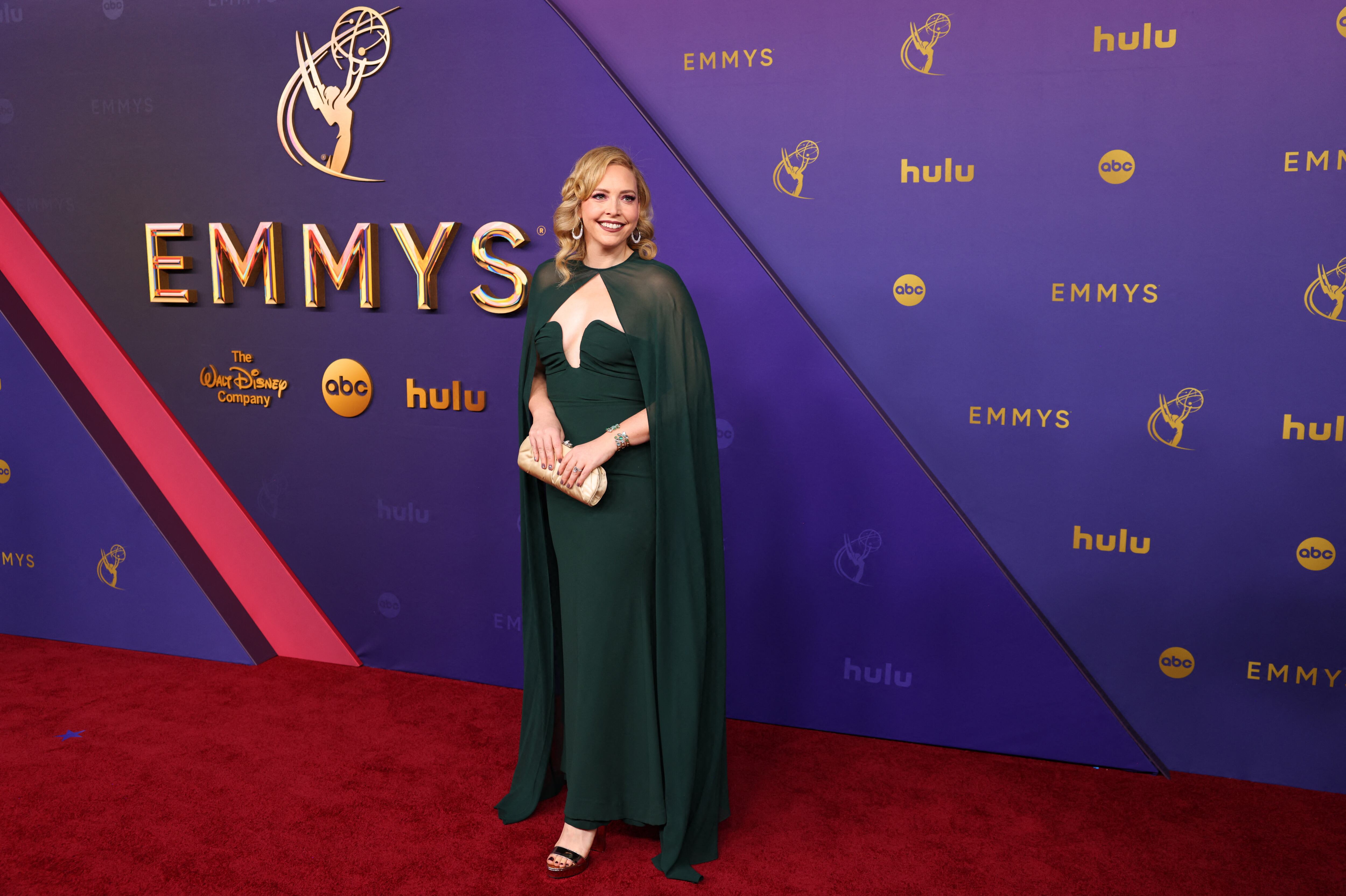 Natalie Sandy y un acertado look para los Emmy (REUTERS/Mike Blake)