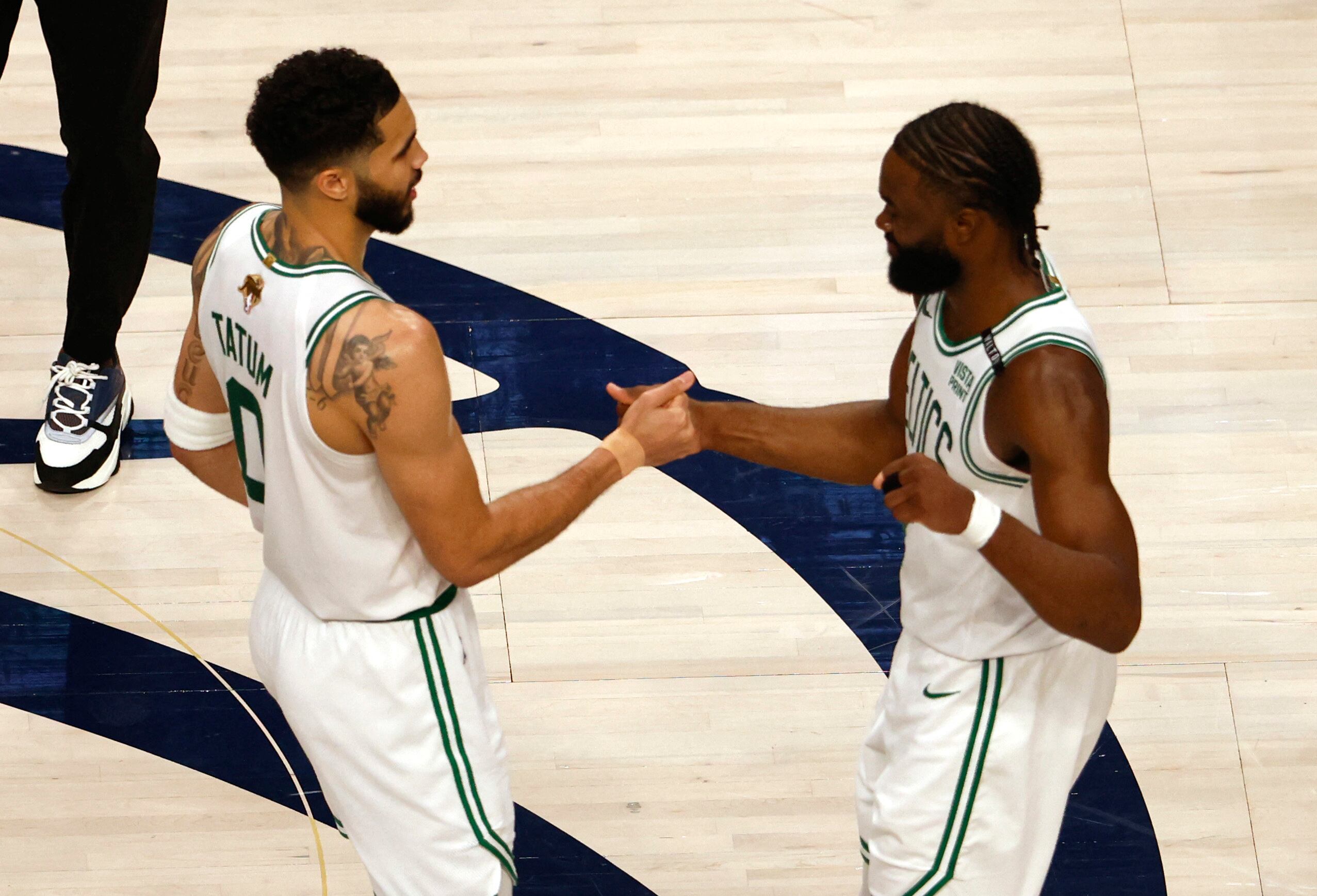 Jayson Tatum junto a otra de las figuras de Boston, Jaylen Brown (Peter Casey-USA TODAY Sports)