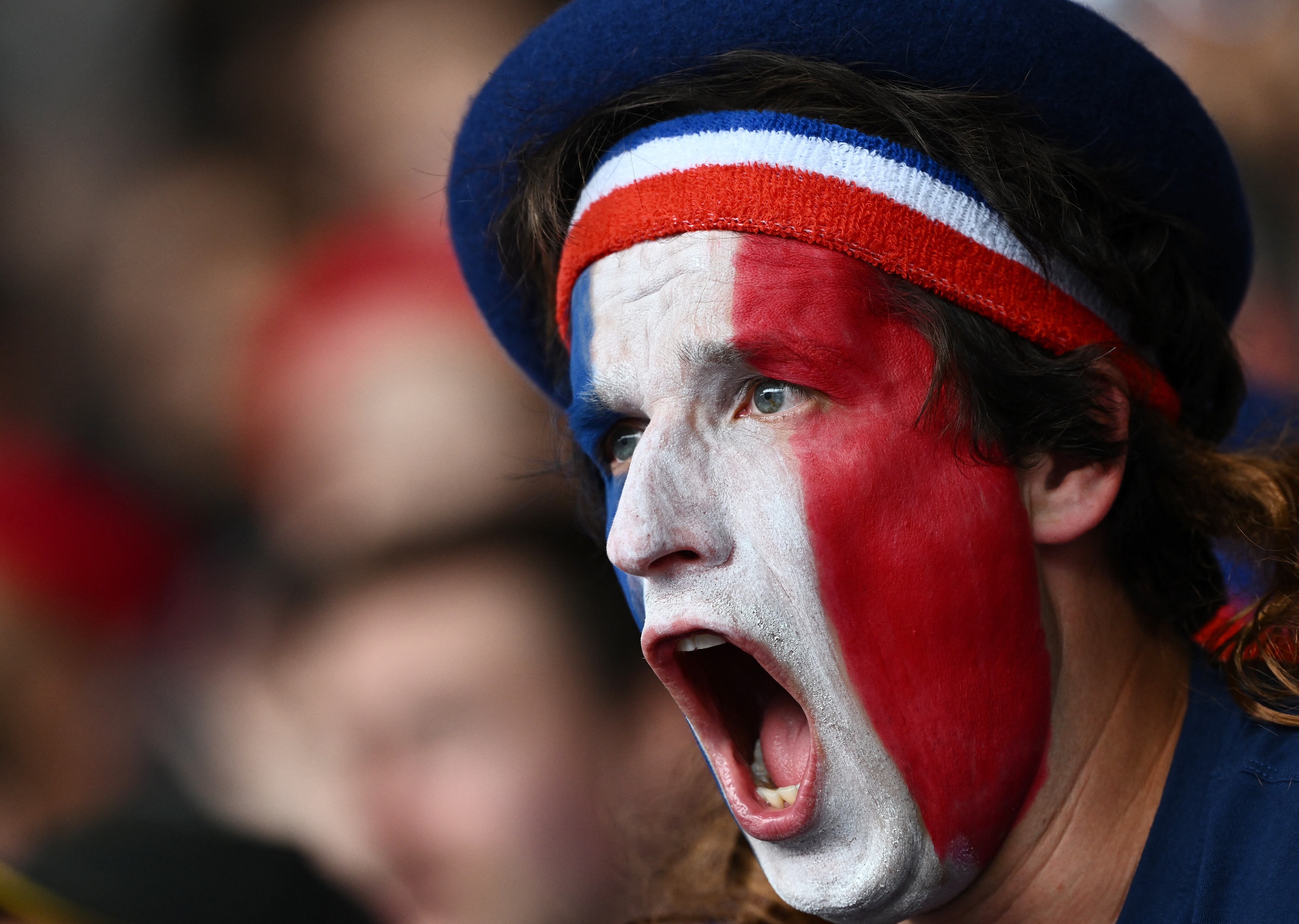 El público francés le puso color a los Juegos Olímpicos y alentó a sus selecciones de fútbol y rugby, que debutaron con triunfos en la competencia (REUTERS/Dylan Martinez)