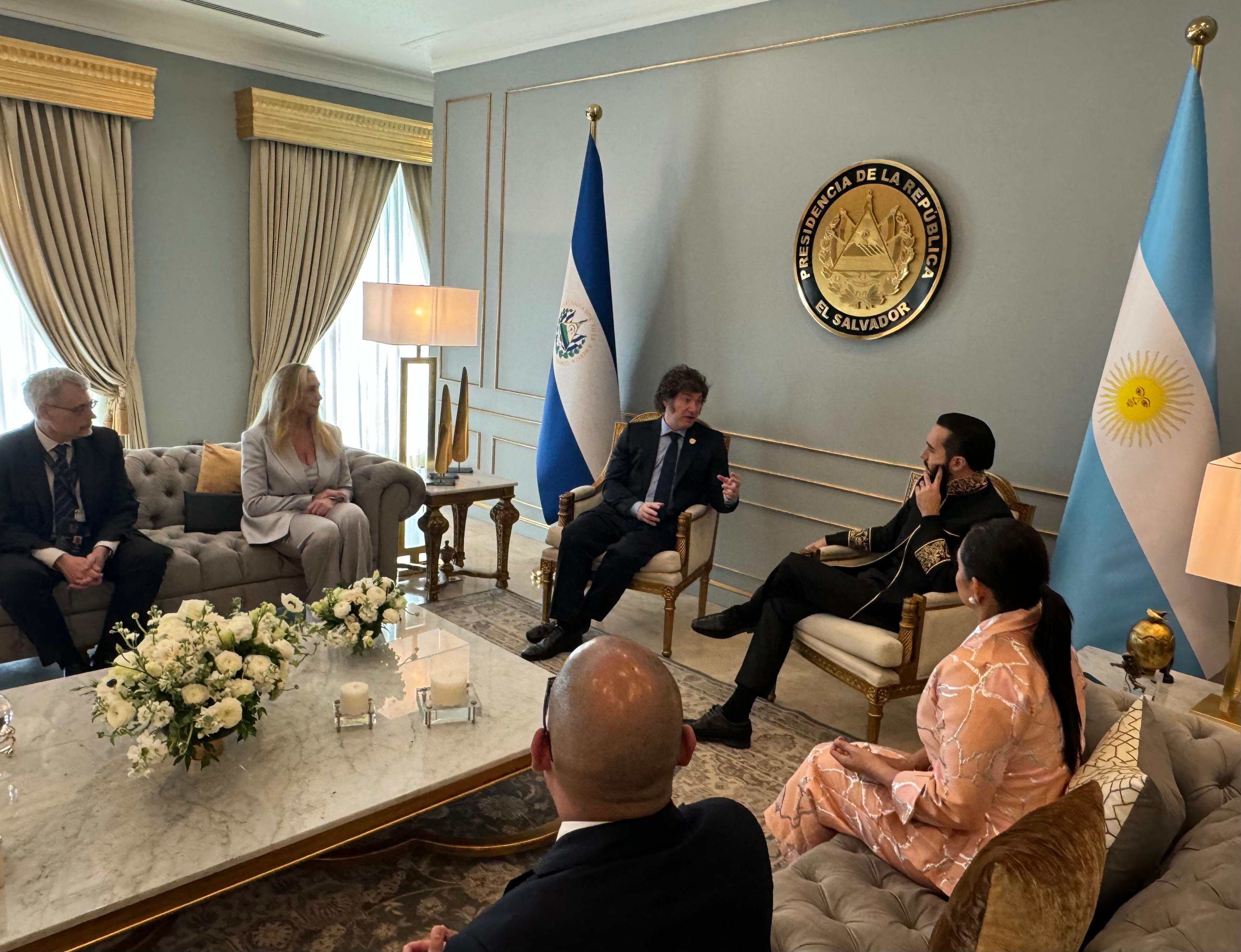 Fotografía de archivo. Reunión entre Javier Milei y Nayib Bukele en El Salvador