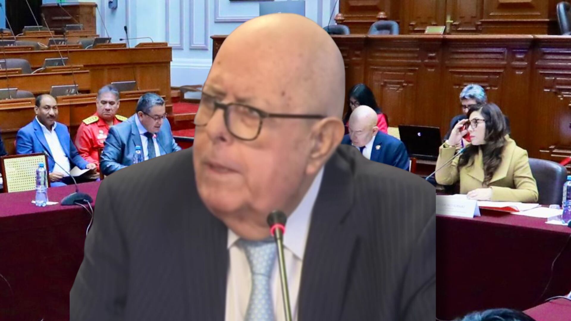 Julio Velarde participó en la octava sesión extraordinaria de la Comisión de Presupuesto. (Composición: Infobae / Congreso)