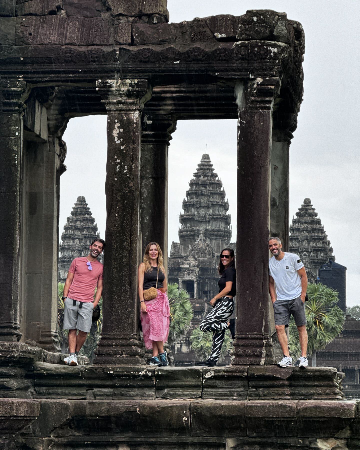 José Yélamo, Paula del Fraile, Sara Rubio y Roberto Leal, durante su viaje a Camboya. (Instagram)