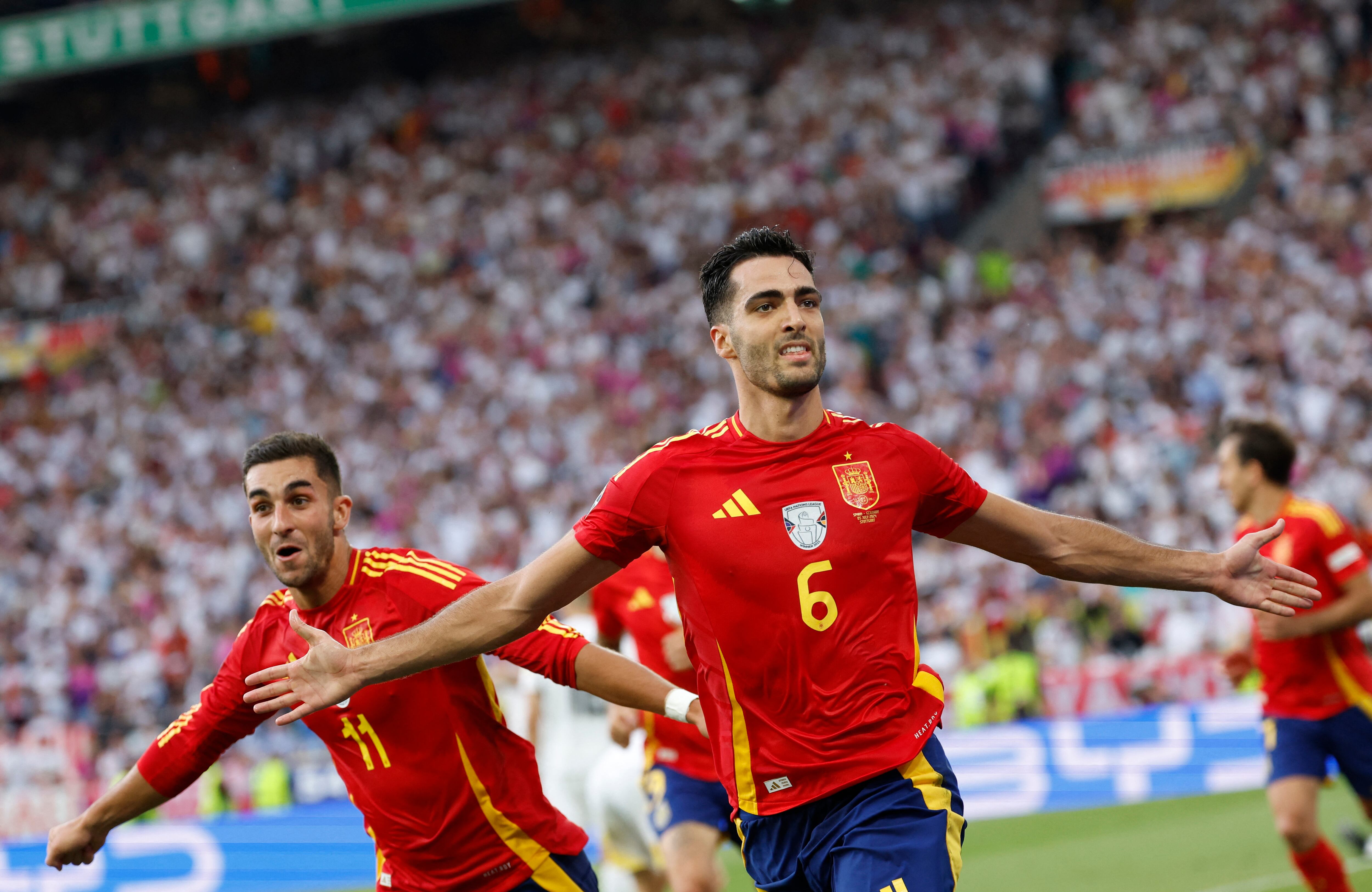 Los jugadores de la selección español celebrando un gol ante Alemania (REUTERS/Heiko Becker)