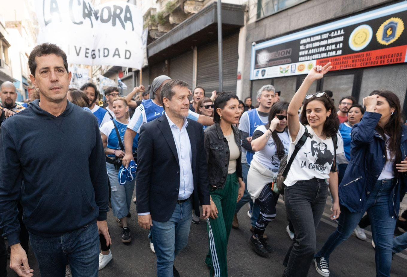 Mayra Mendoza, Wado de Pedro, Mariano Recalde y Lucía Cámpora en la marcha universitaria