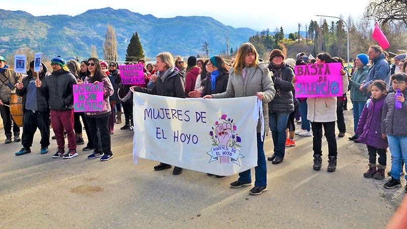 Marcha en reclamo de justicia por el caso de la joven abusada sexualmente en El Hoyo