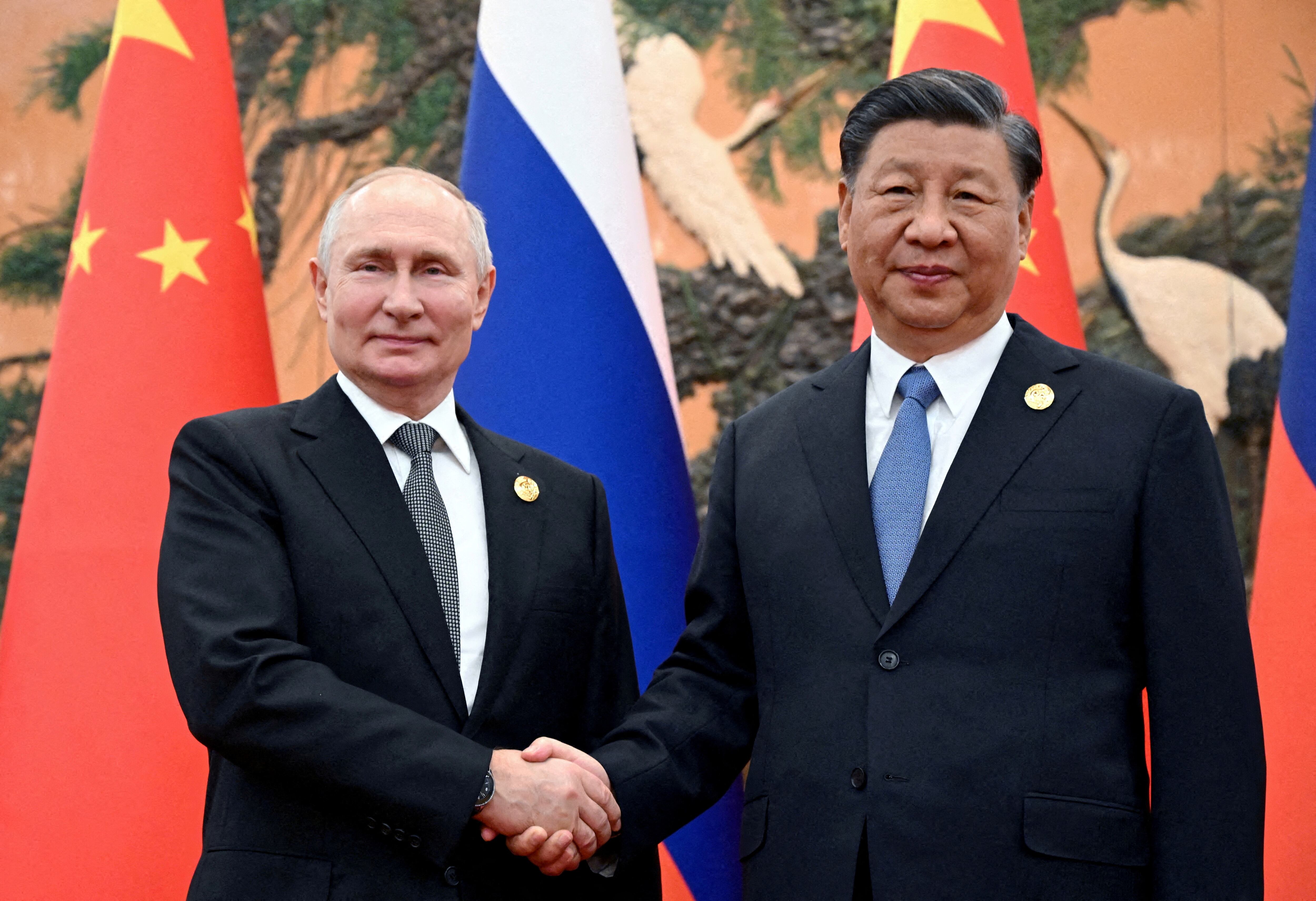 Vladimir Putin y Xi Jinping en octubre pasado. Ambos autócratas sellaron un pacto de amistad sin limites (Reuters)