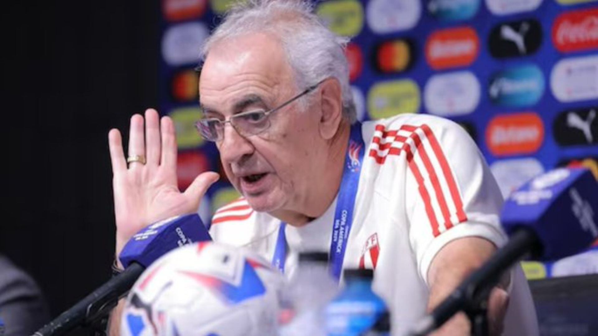 Jorge Fossati aún confía que puede ir al Mundial 2026 con Paolo Guerrero en la planificación. - Crédito: EFE