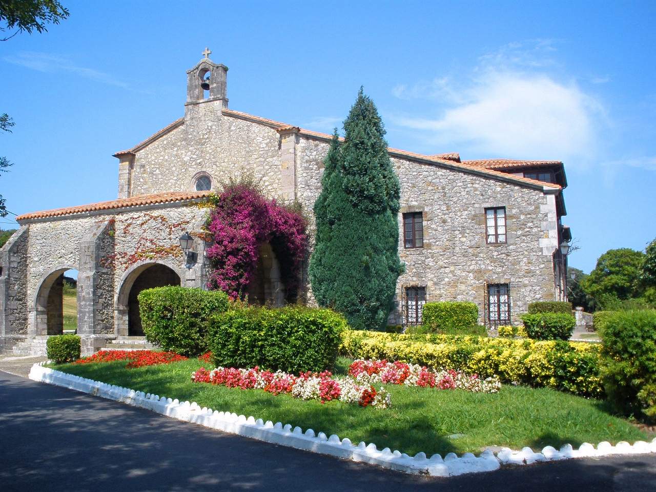 Capilla de la Virgen de la Barquera, San Vicente de la Barquera (Wikimedia Commons)