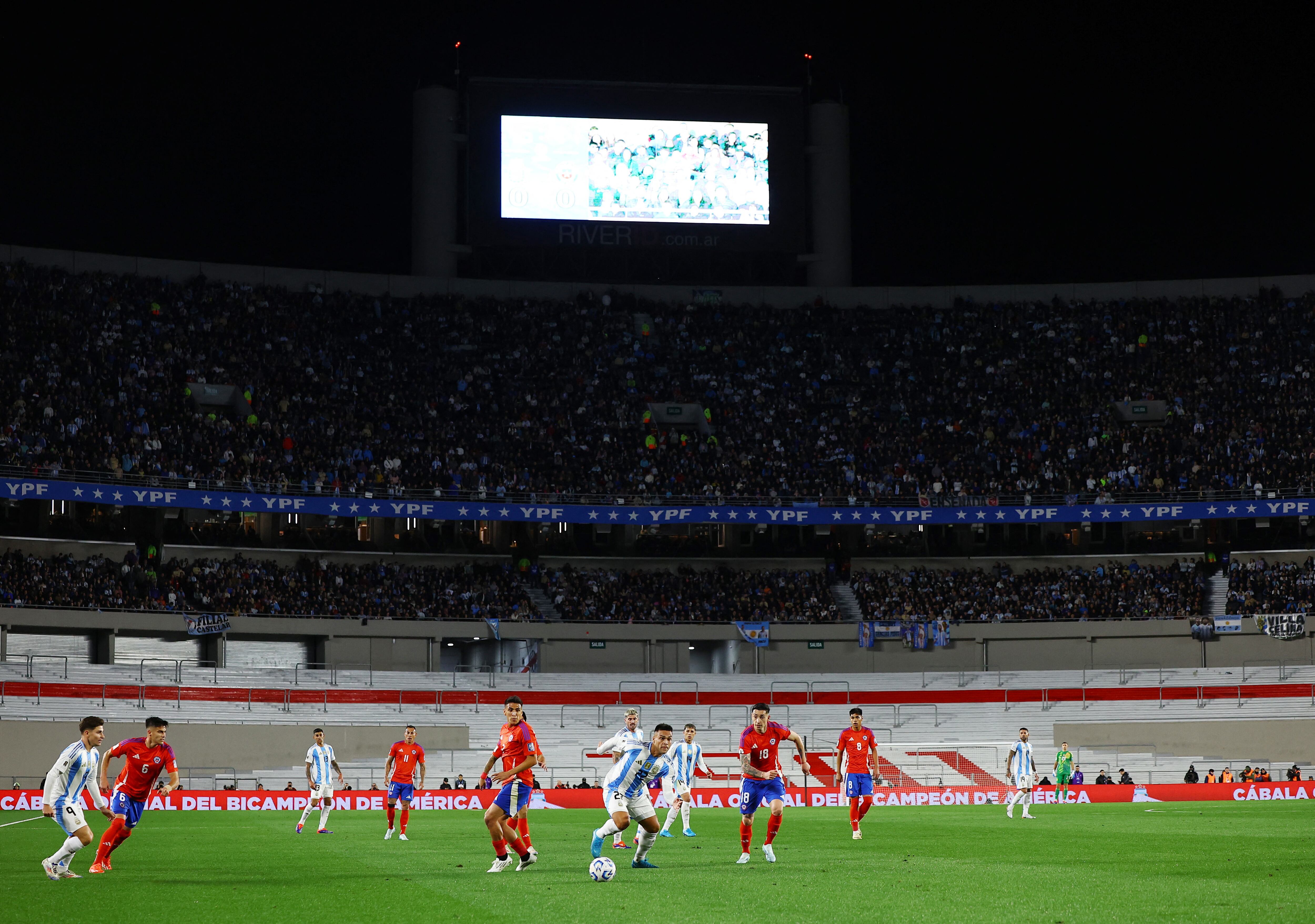 La toma panorámica con la mayoría de los jugadores  