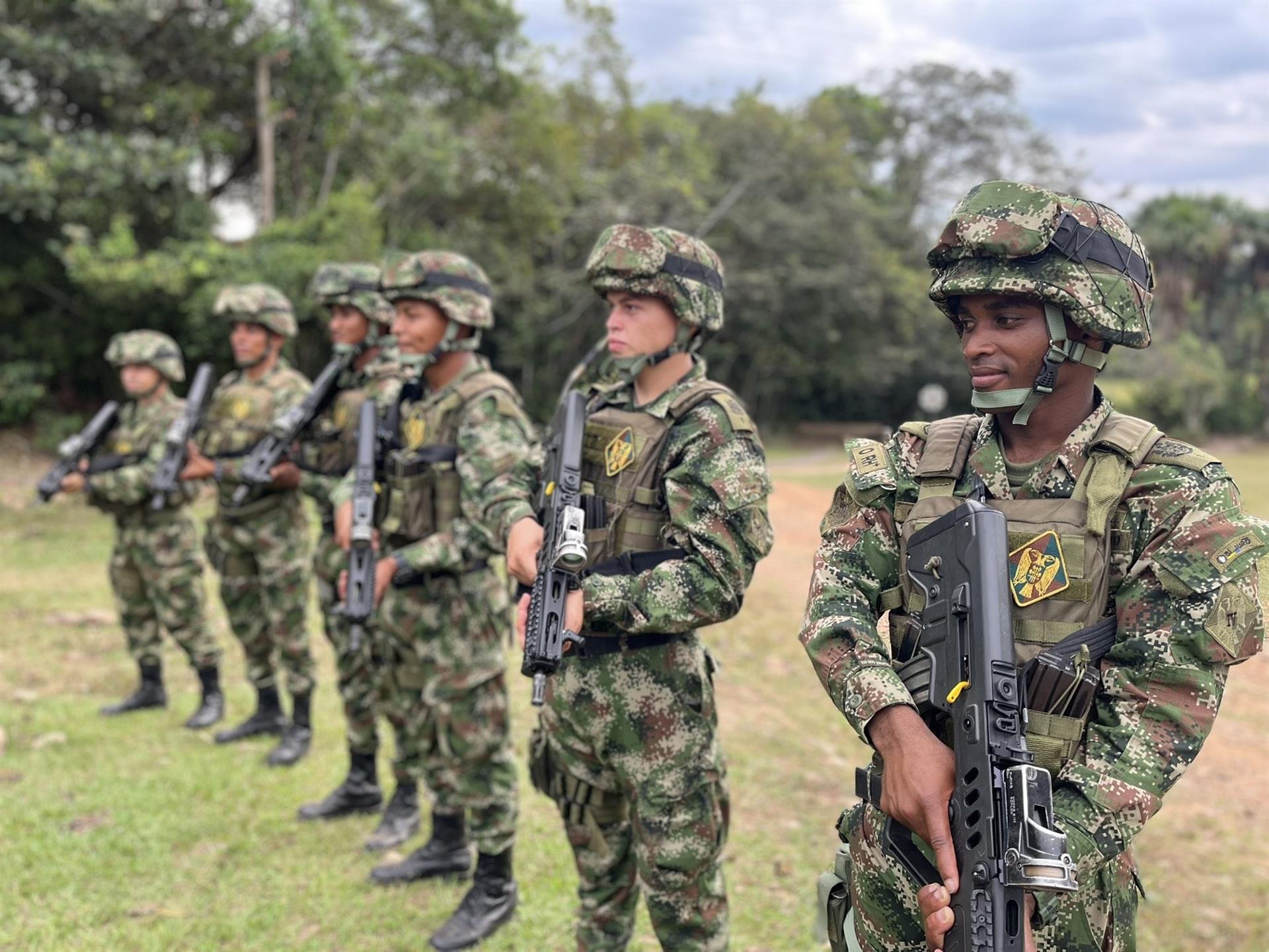 Detenidos en Colombia dos sospechosos de la muerte de tres militares en un ataque contra una base del Ejército