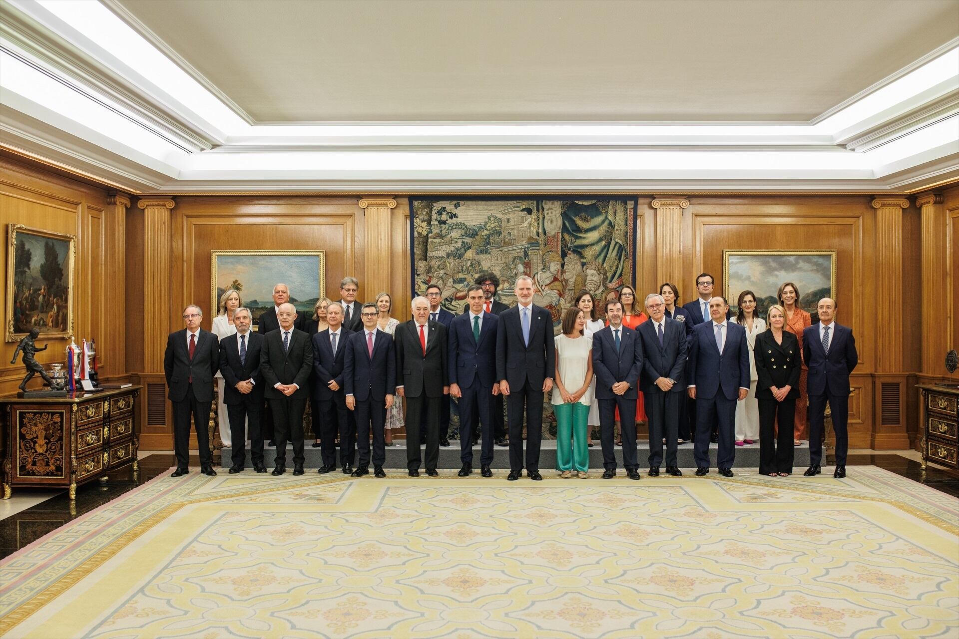 El Rey Felipe VI posa durante el acto de juramento o promesa de los nuevos vocales del Consejo General del Poder Judicial (CGPJ) (Alejandro Martínez Vélez / Europa Press)