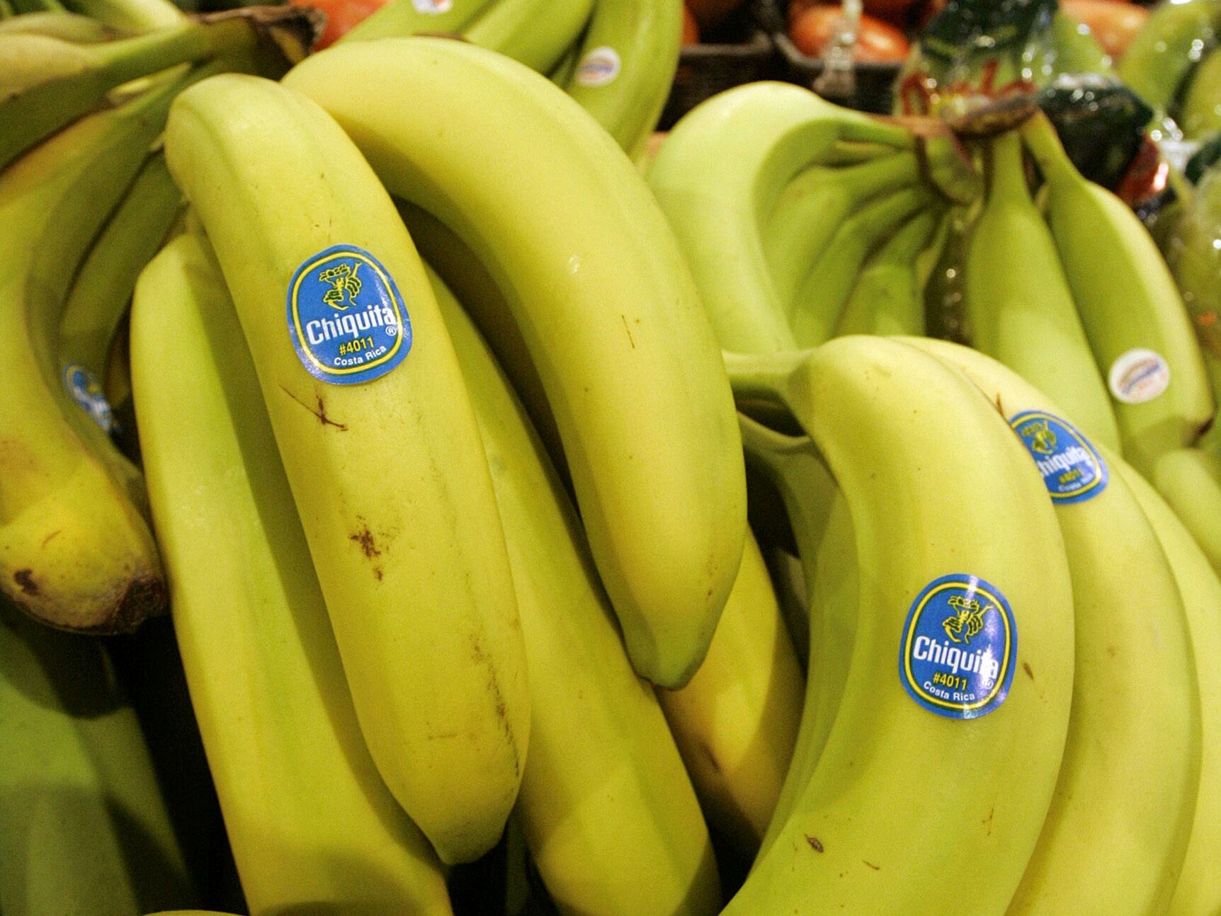 Plátanos de la compañía Chiquita Brands en una tienda de Heinen, en Bainbridge, Ohio. (AP Foto/Amy Sancetta, Archivo)