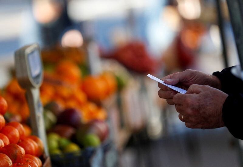 Los alimentos y bebidas tuvieron en mayo el menor aumento de los últimos once meses. (Reuters)