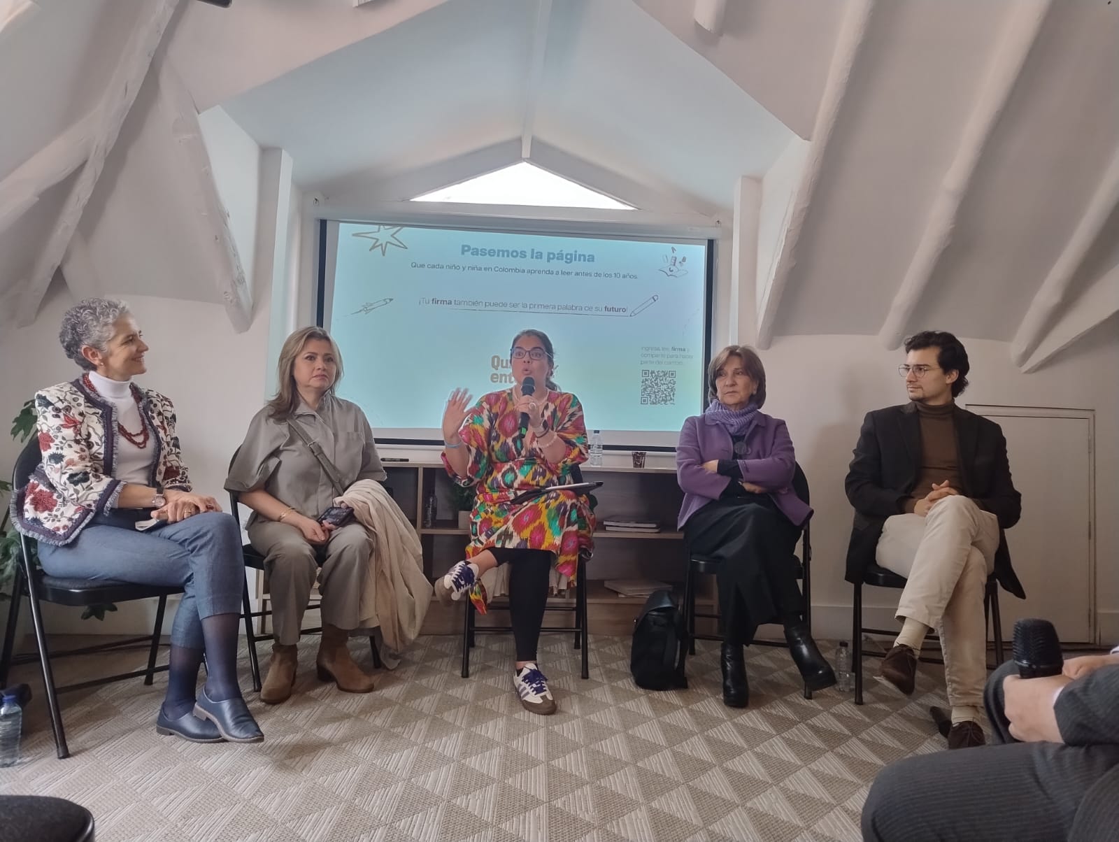 Presentación del panel "Quiero entender: ¿Qué hacemos para que niñas y niños aprendan a leer a tiempo?" - Crédito Cube Comunicaciones