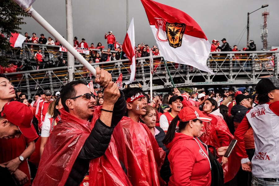 Vimos Maciá aseguró que 10 hombres con camisetas de Santa Fe lo hostigaron en medio del hurto - crédito Mariano Vimos/Colprensa