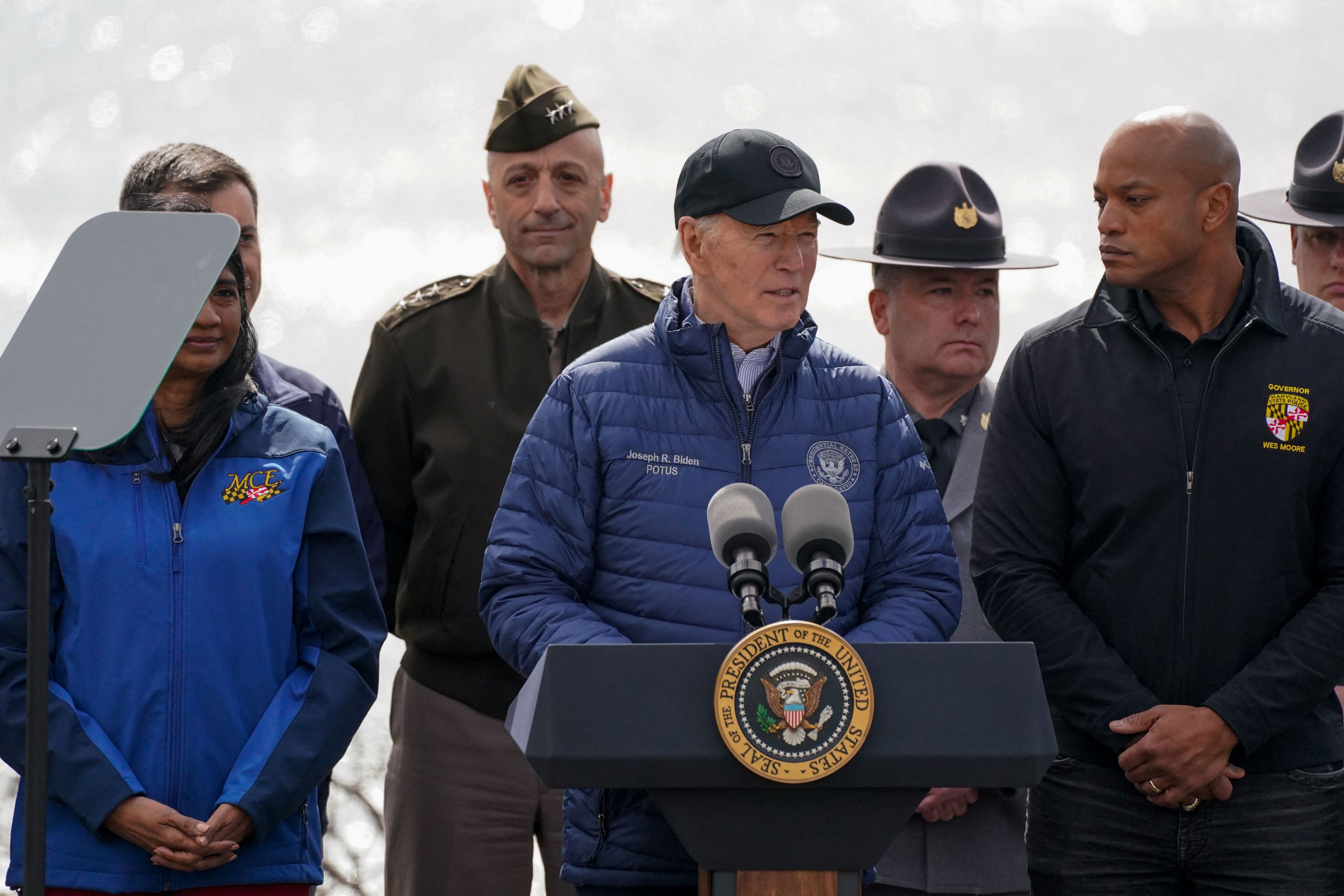 La administración de Biden tomó medidas urgentes para evitar una crisis en la cadena de suministro. (REUTERS/Nathan Howard)