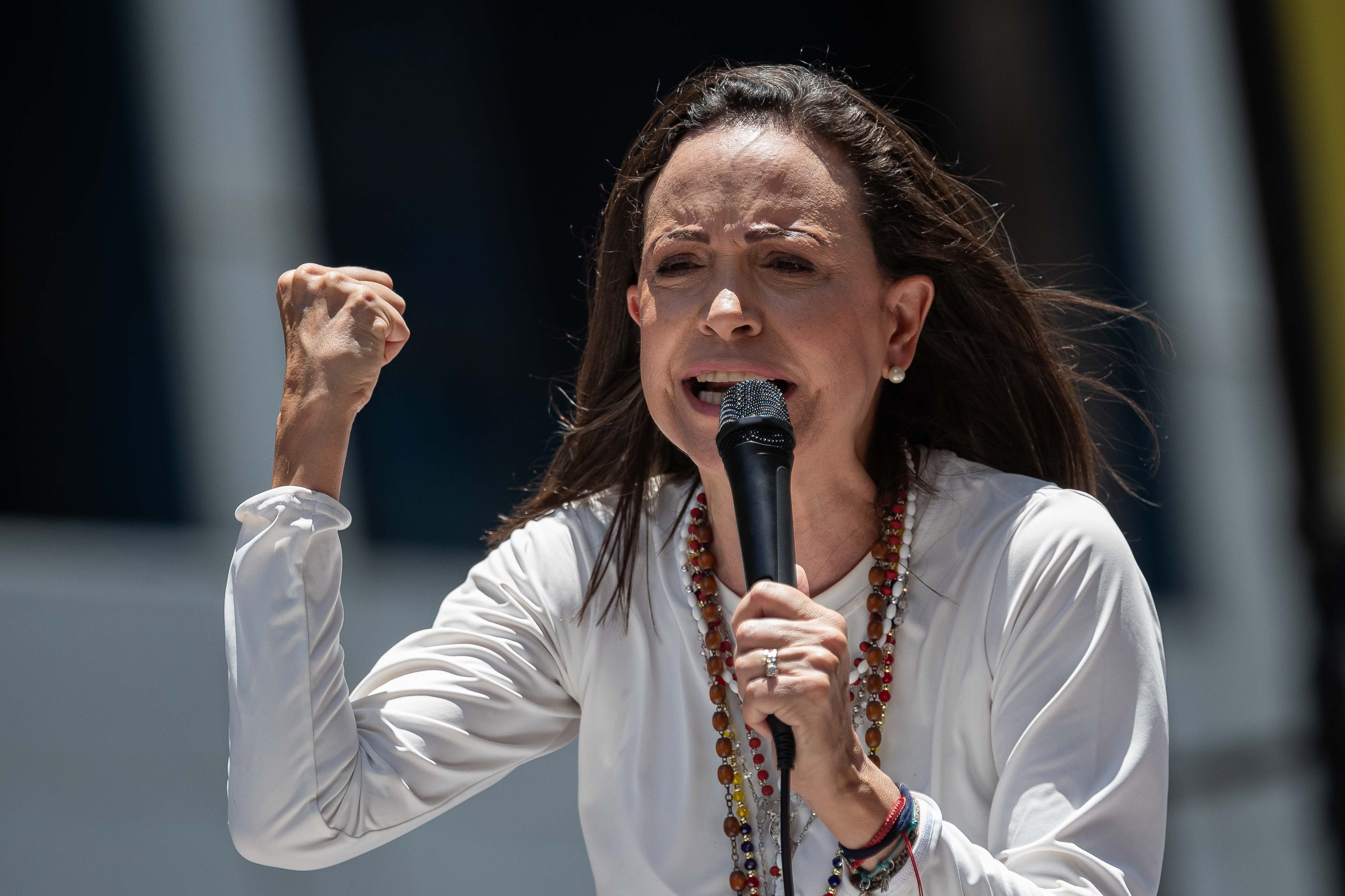 María Corina Machado negó su supuesto exilio: “El que se va es Nicolás Maduro”