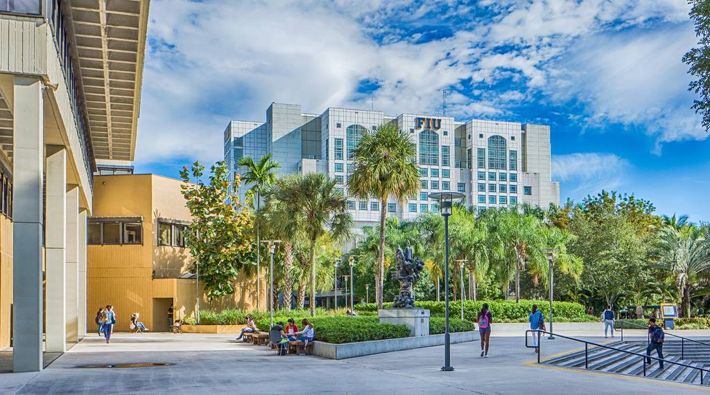 Florida International University - Universidad Internacional de Florida