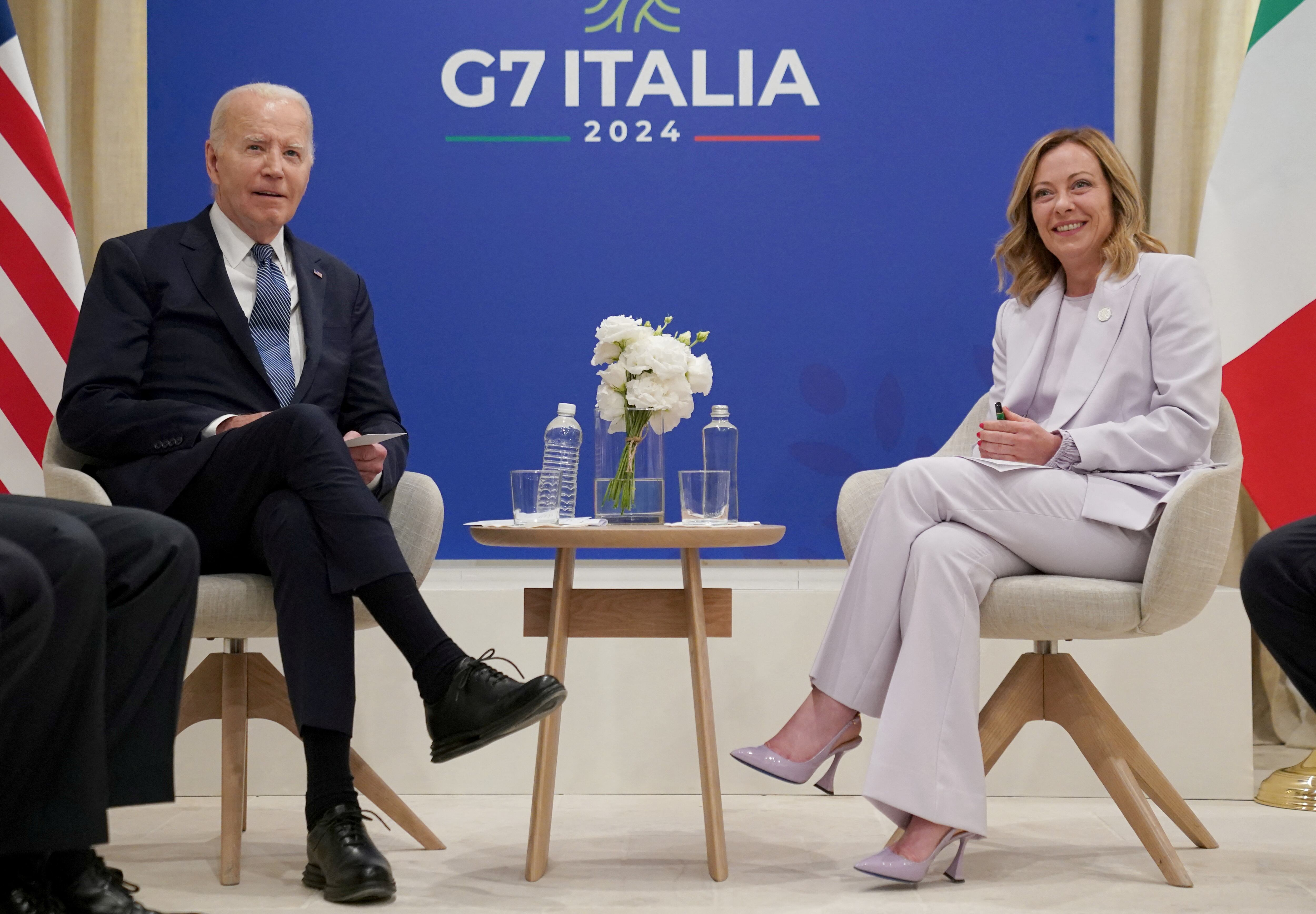 Joe Biden mantuvo un encuentro con Giorgia Meloni al margen de la cumbre del G7 (REUTERS/Kevin Lamarque)