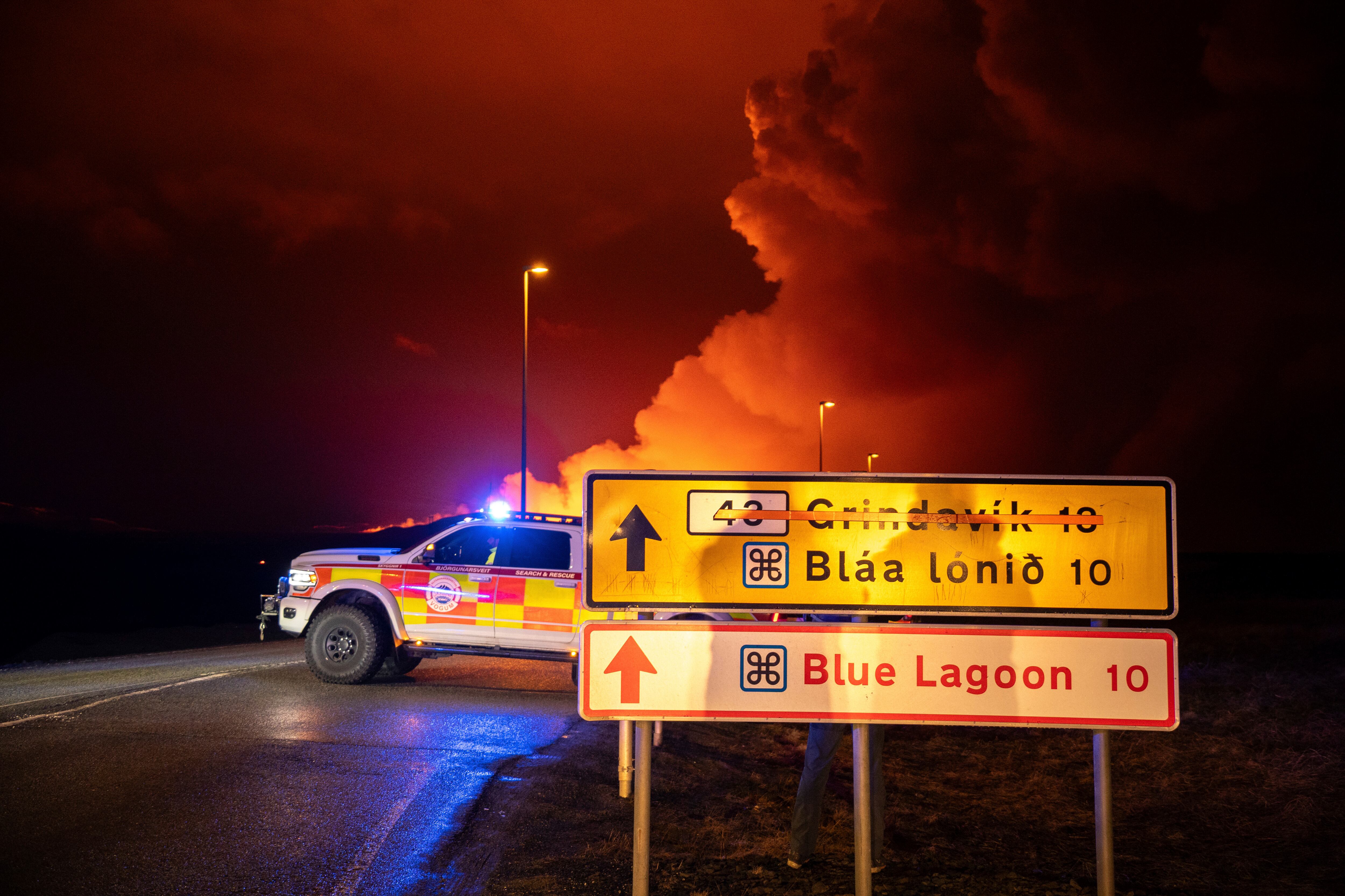 Las erupciones periódicas en Islandia podrían durar cientos de años, según patrones históricos descubiertos por investigadores (AP Foto/Marco di Marco)