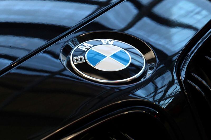 En julio, BMW también retiró más de 290.000 vehículos por pernos defectuosos (REUTERS/Michael Dalder/Archivo)