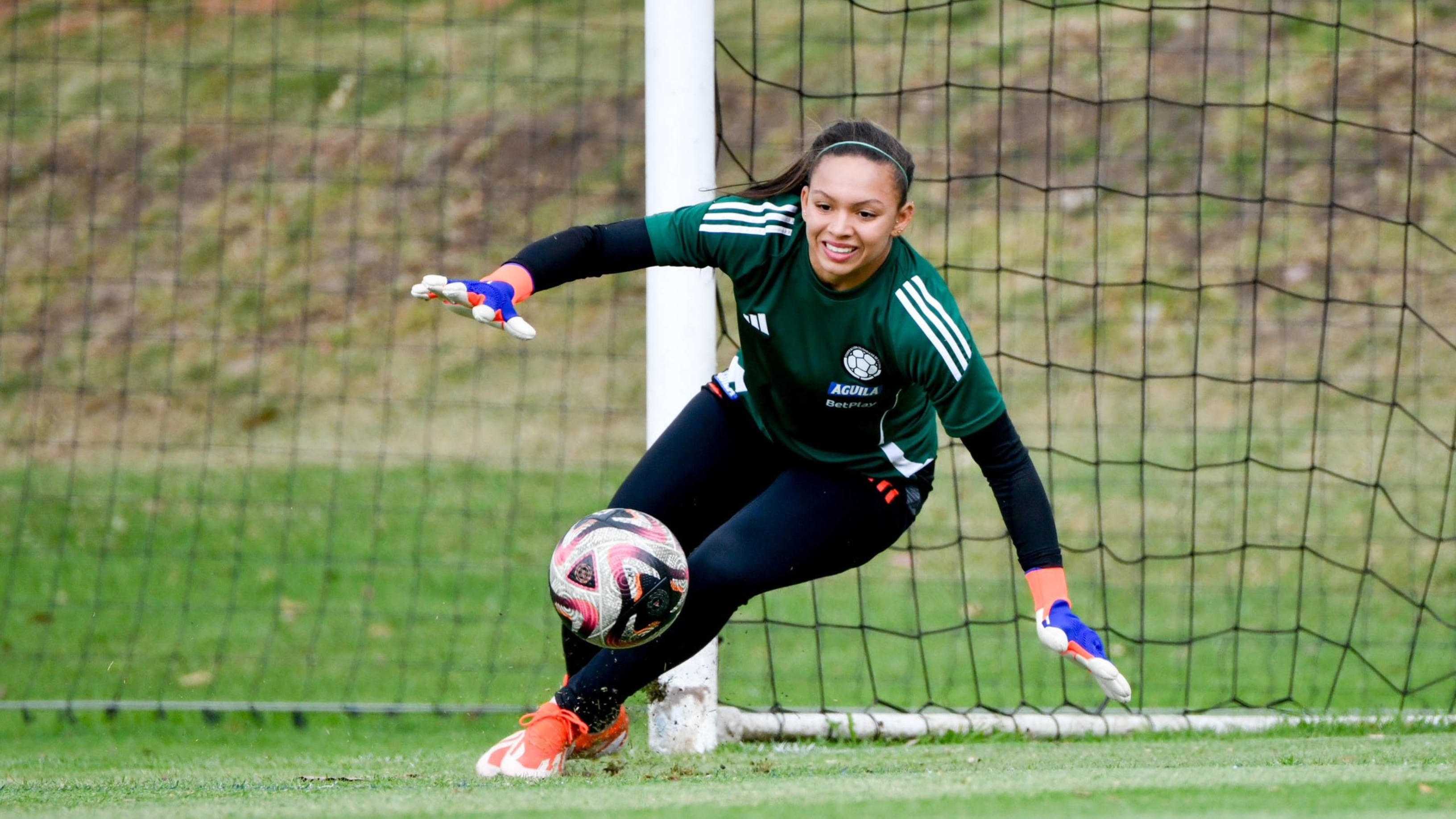 Luisa Agudelo es la candidata a ser la portera titular, luego de ser campeona de la Liga Femenina en Colombia con el Deportivo Cali - crédito Federación Colombiana de Fútbol