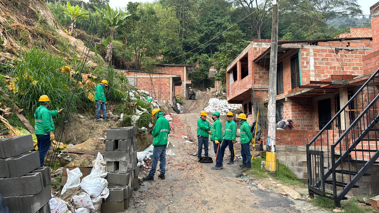 Demolición de viviendas sin licencias en Medellín