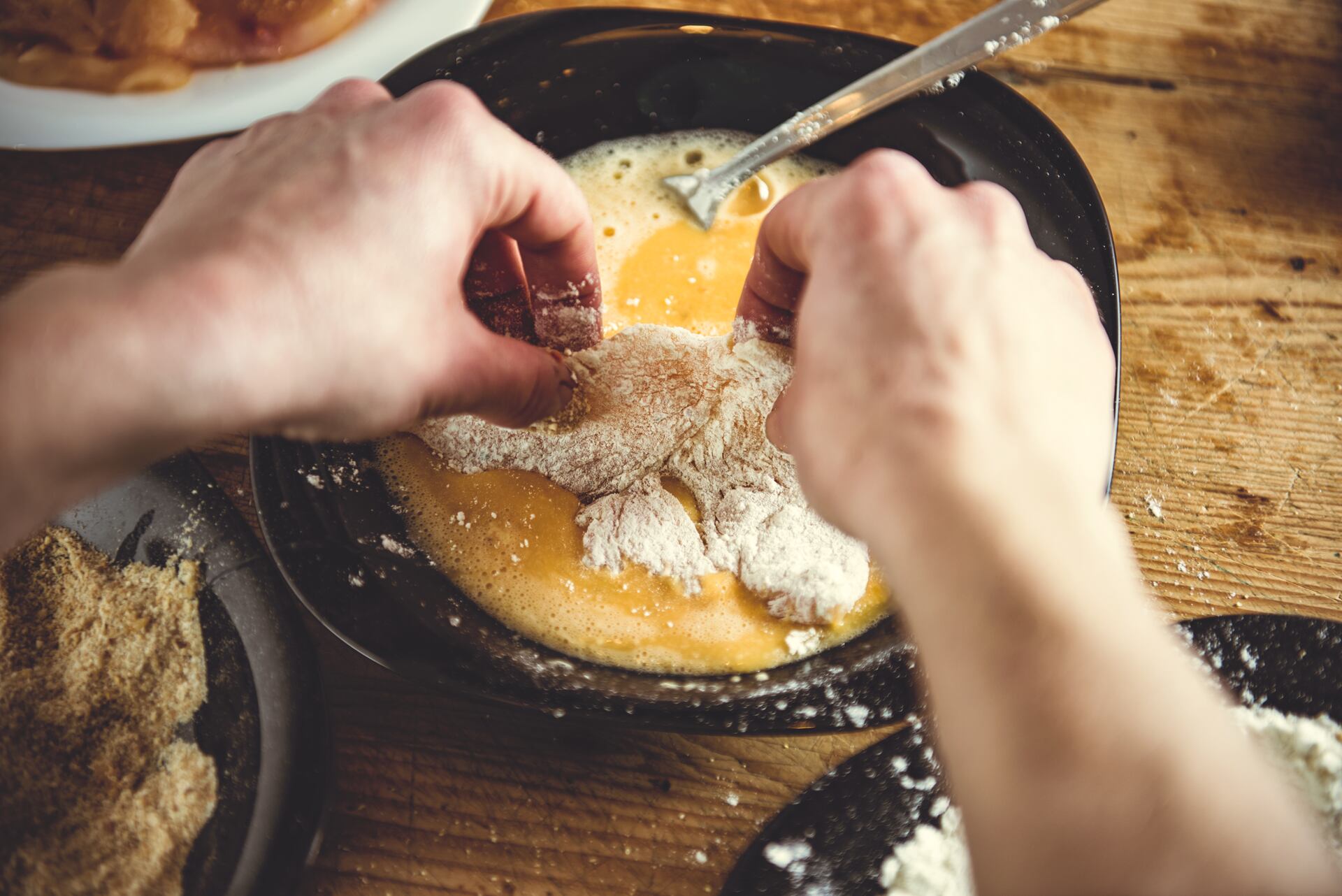 Le tocó freír las milanesas y notó algo raro en la cocción (Getty)