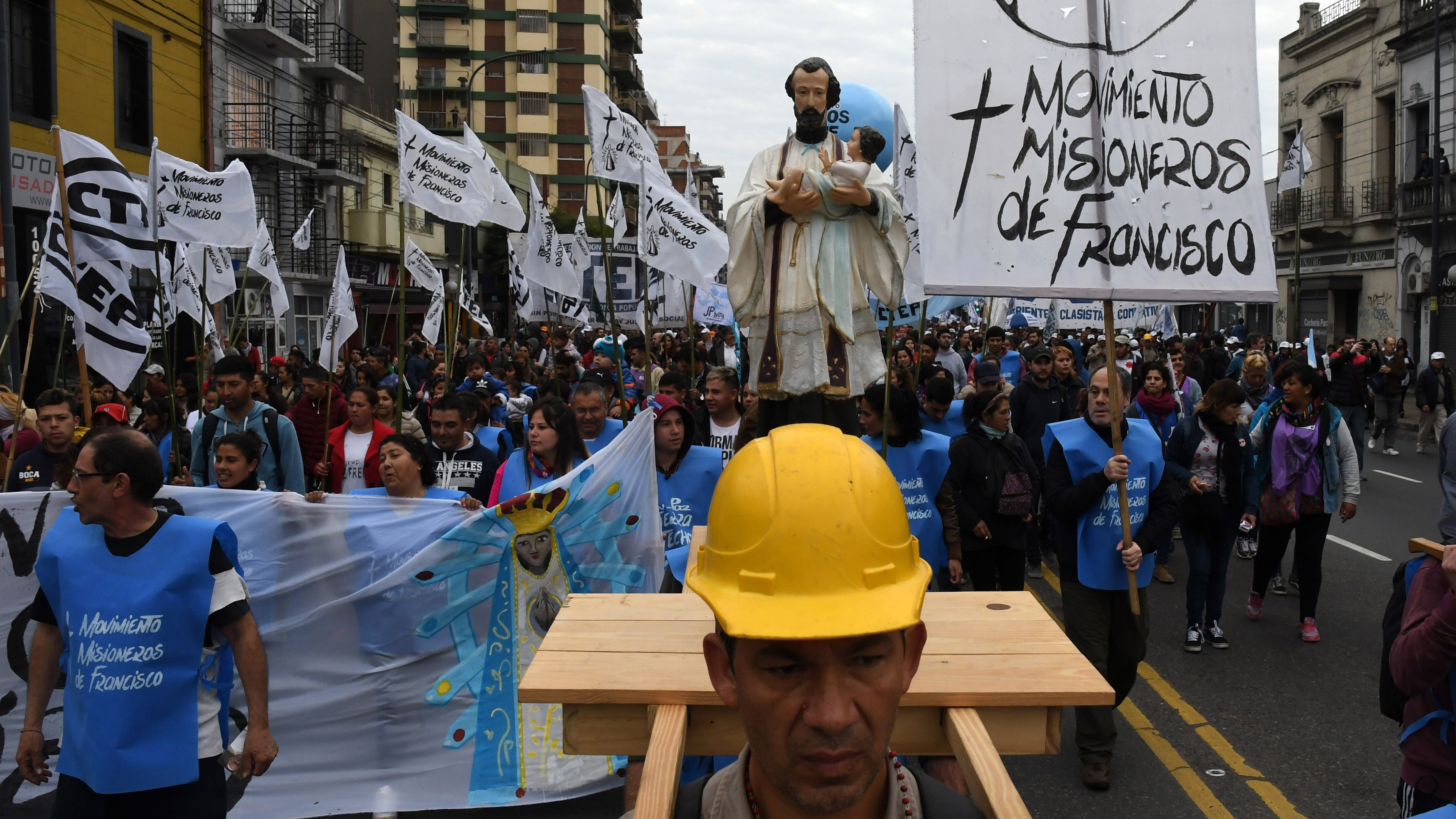 Una de las anteriores marchas por San Cayetano que colapsaban el tránsito en la ciudad de Buenos Aires 