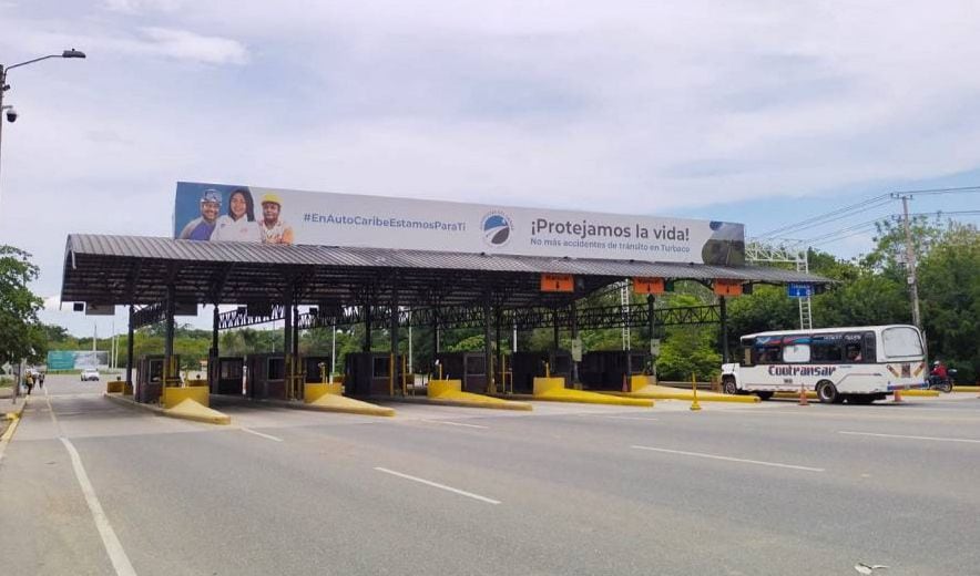 Conductores protestan por las tarifas en el peaje de Turbaco - crédito ANI