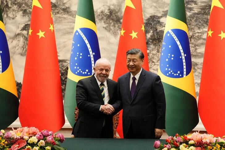 Los presidentes de Brasil, Luiz Inácio Lula da Silva; y de China, Xi Jinping, en Pekín (Ken Ishii/Pool via REUTERS/Archivo)