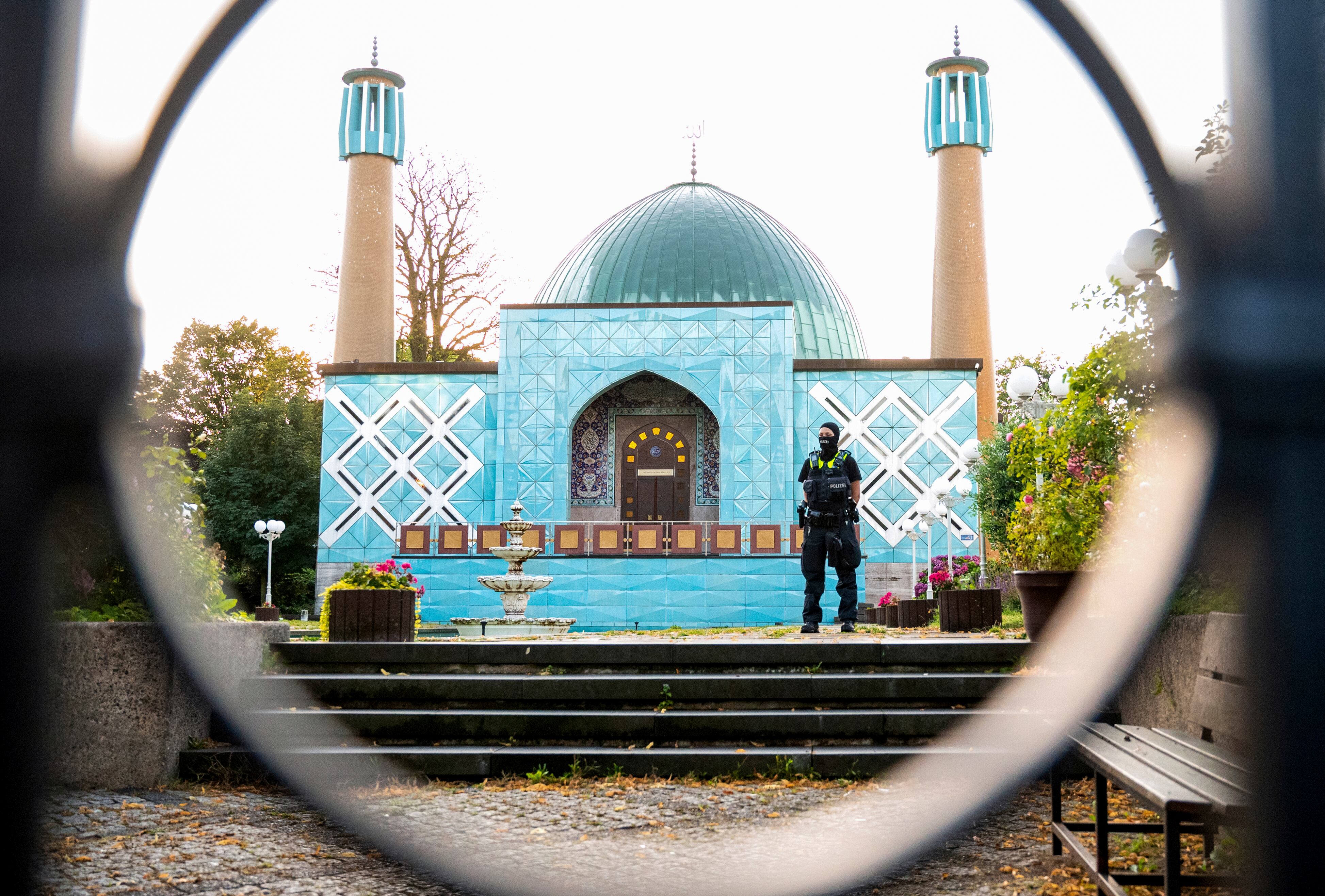 Alemania realiza redadas y prohíbe a un grupo acusado de vínculos con Irán y apoyo a Hezbolá