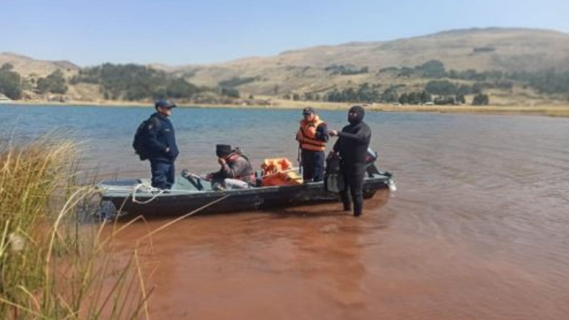 lago titicaca encuentra adolescente