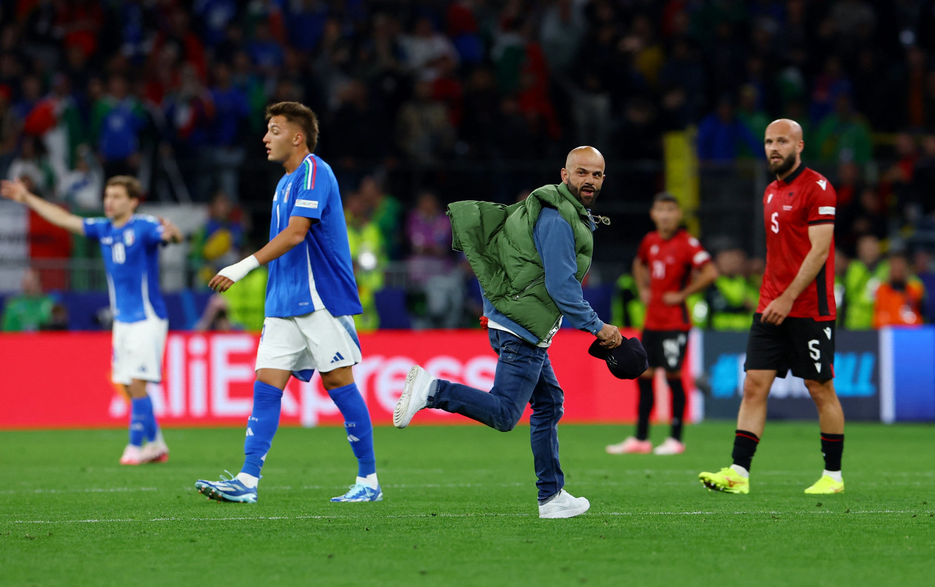 Mateo Retegui jugó los últimos diez minutos en el debut de Italia ante Albania por la Eurocopa (REUTERS/Bernadett Szabo)